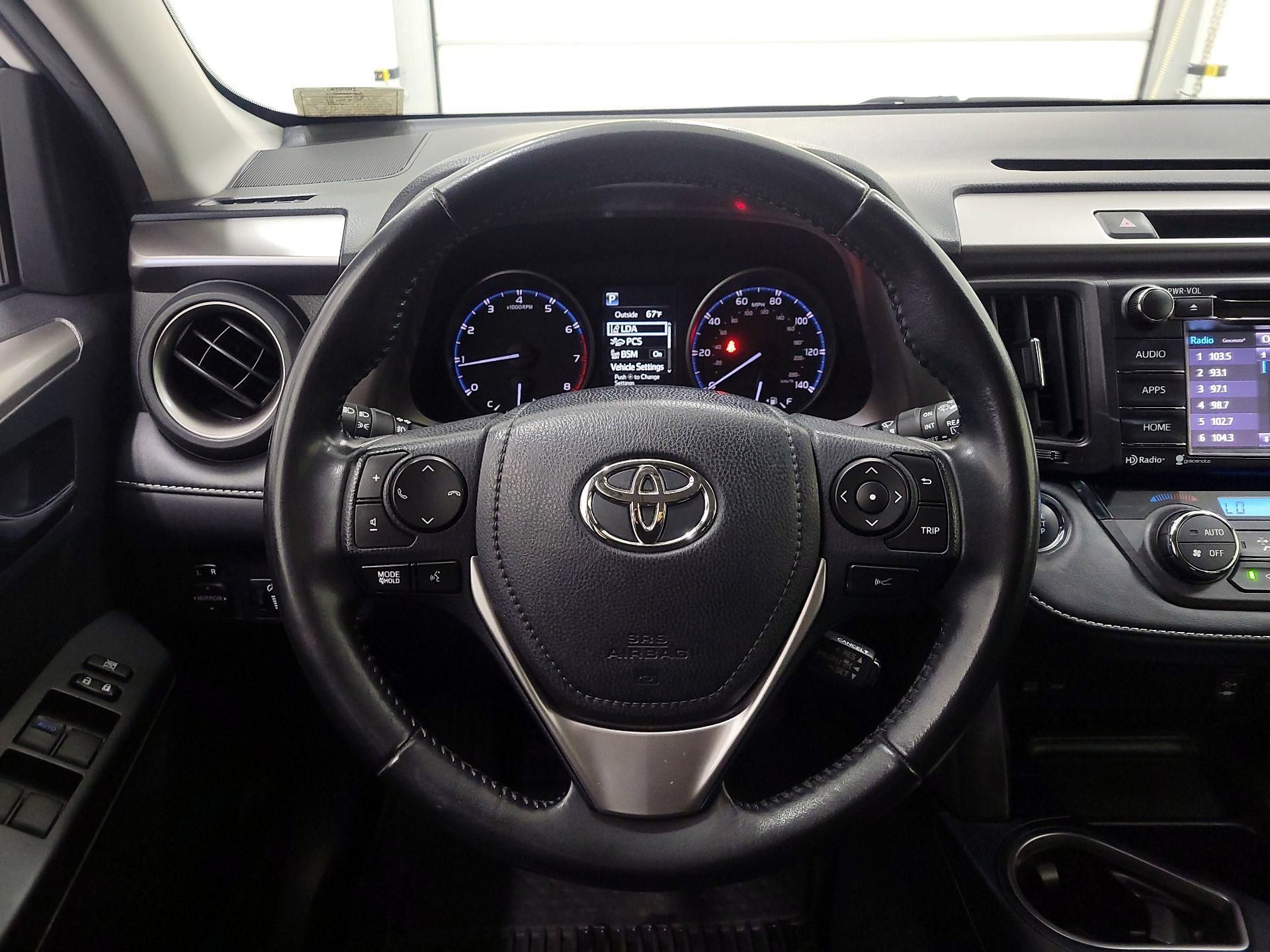 Thumbnail: 2018 Toyota RAV4 - 10