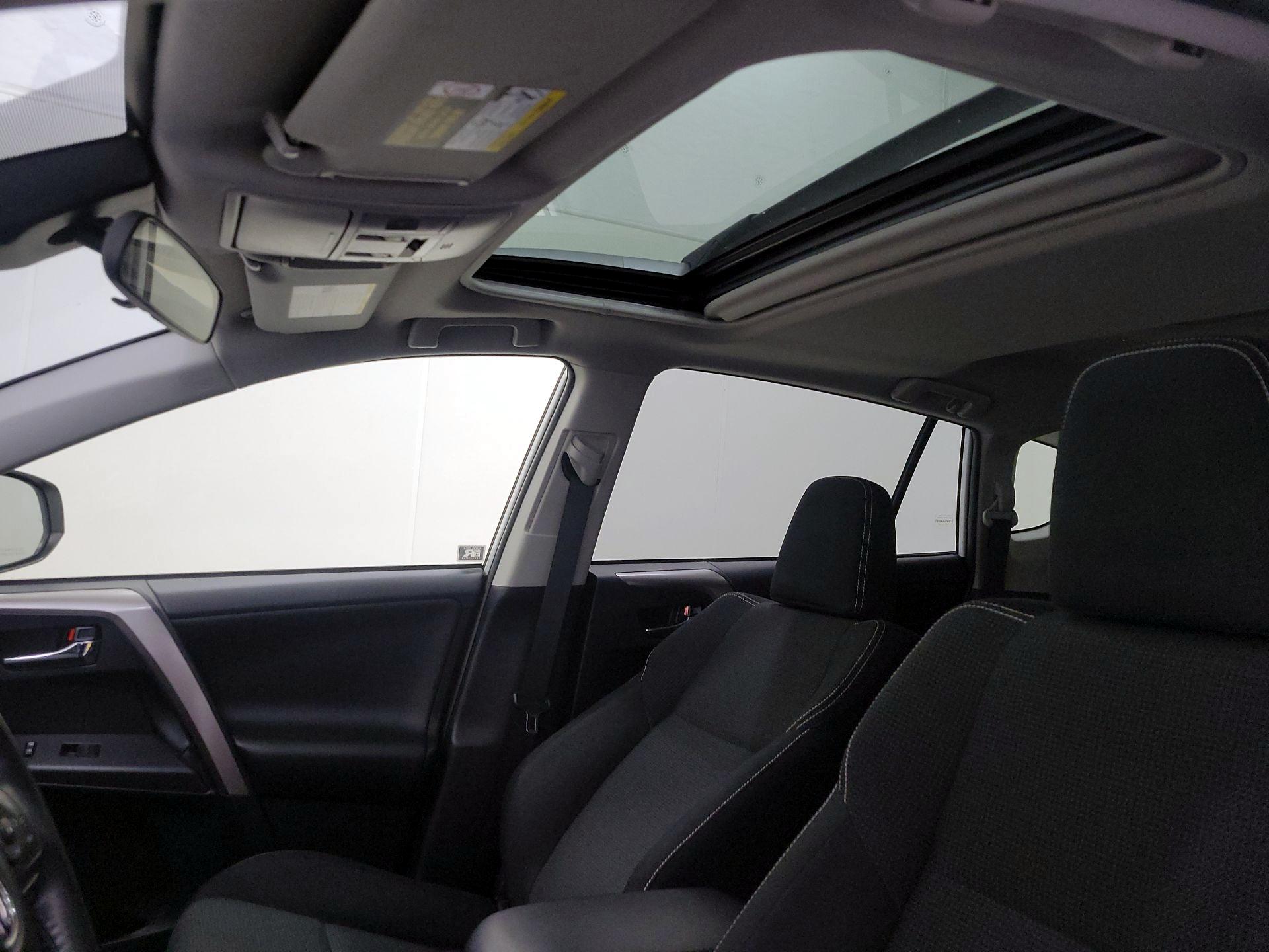 Thumbnail: 2018 Toyota RAV4 - 19