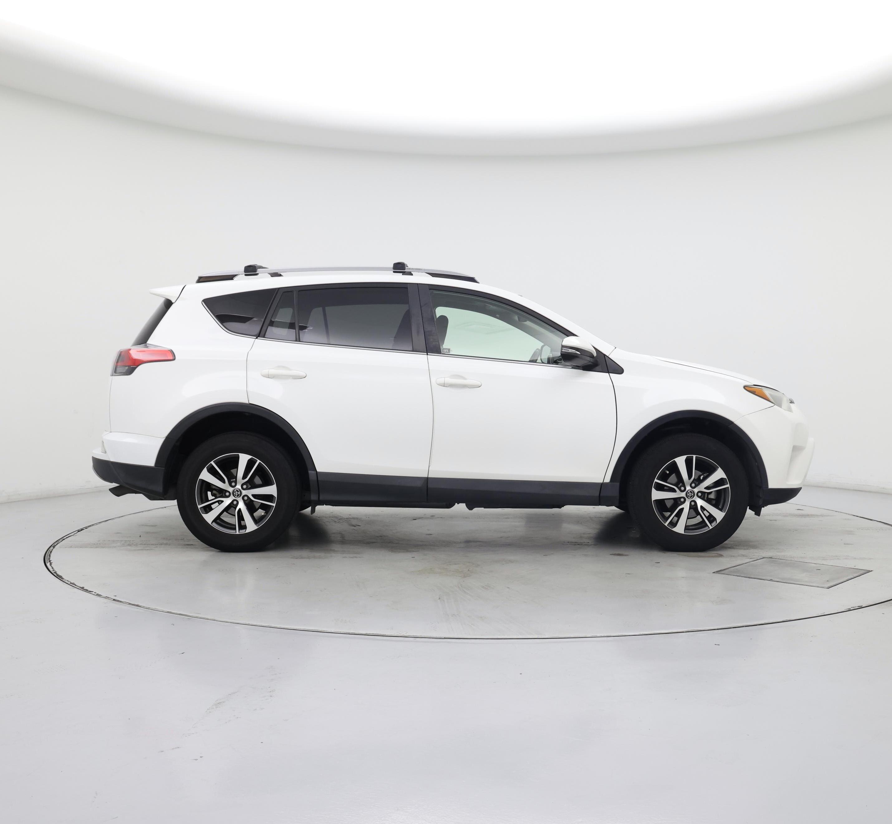 Thumbnail: 2018 Toyota RAV4 - 7