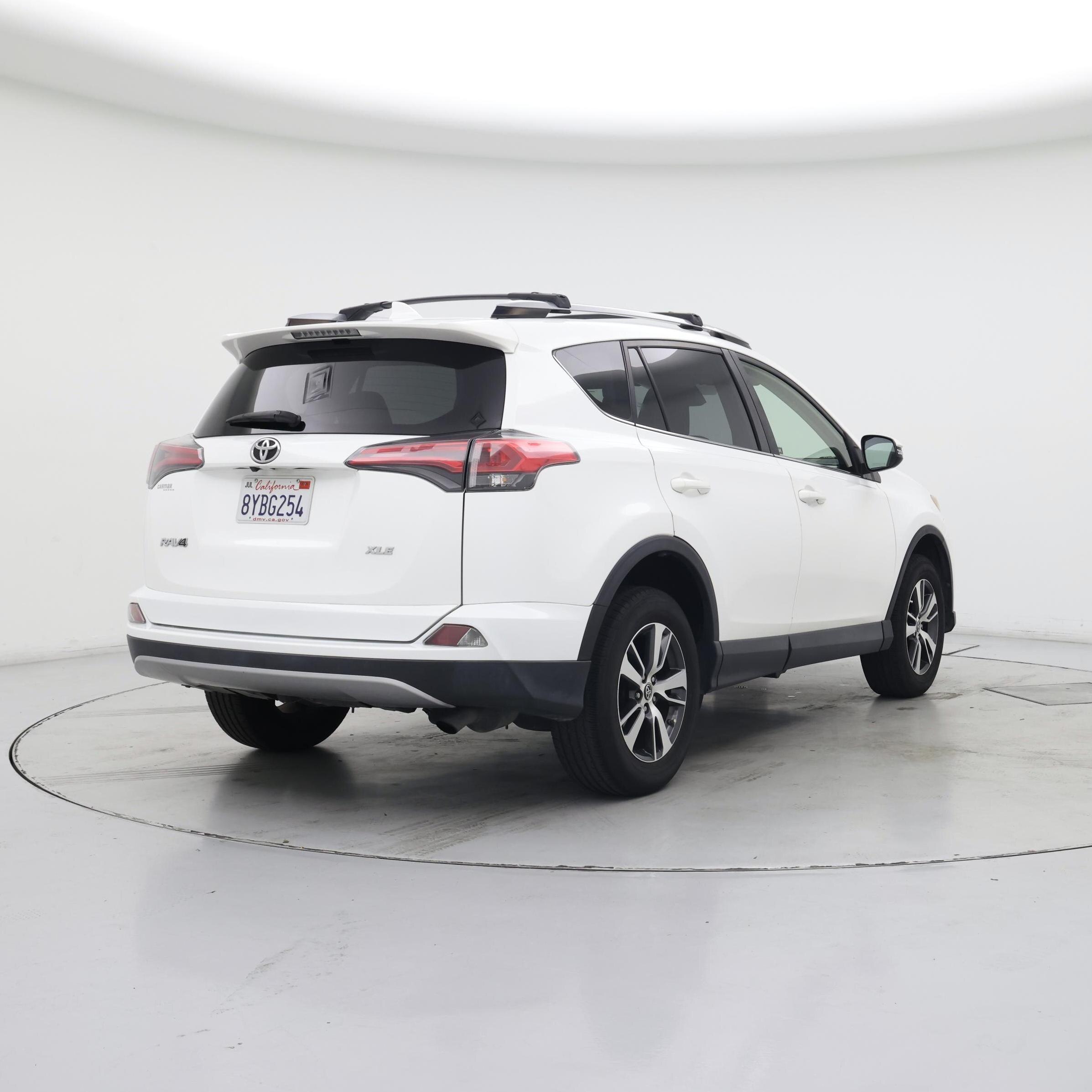 Thumbnail: 2018 Toyota RAV4 - 8
