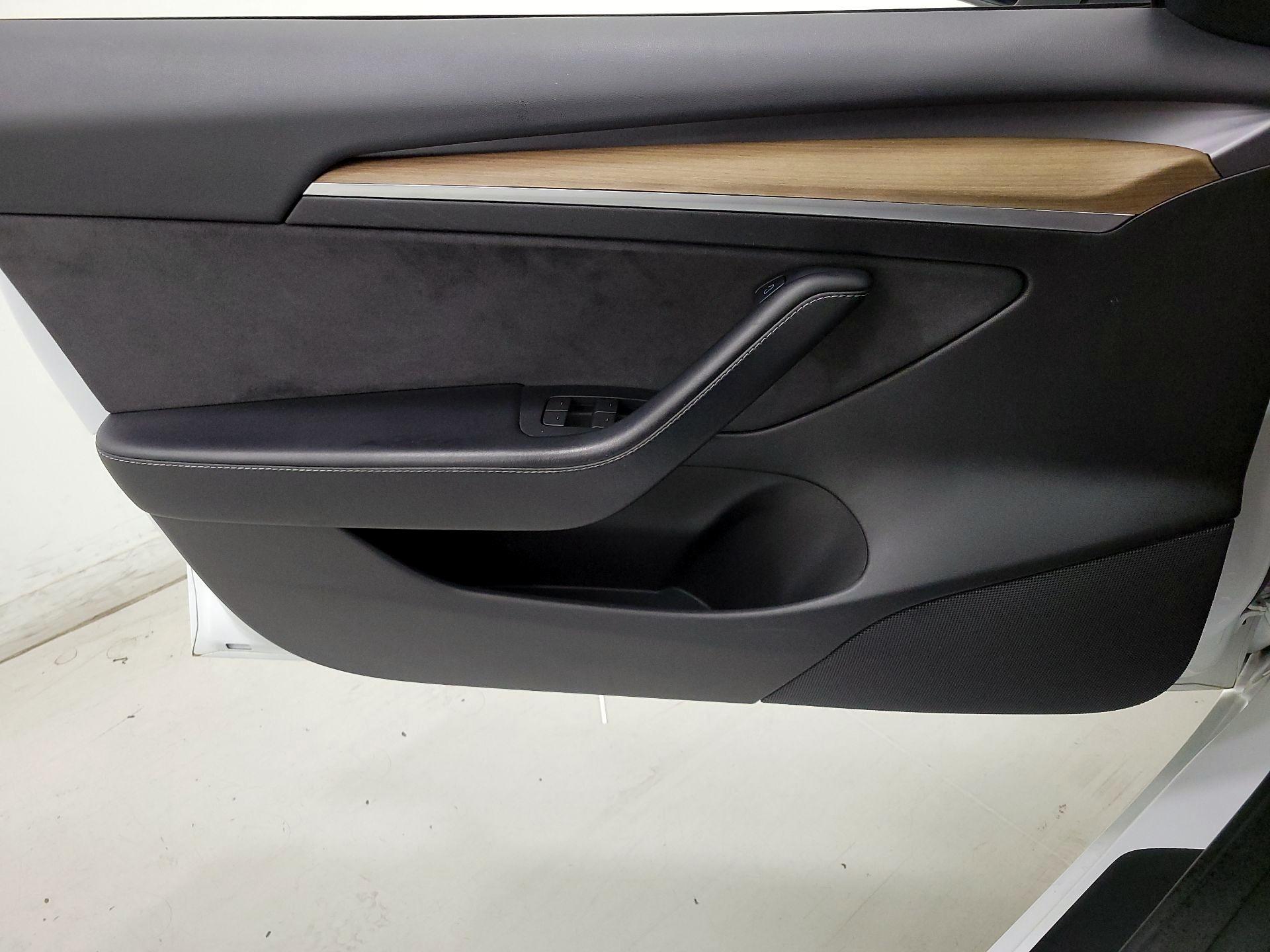 Thumbnail: 2021 Tesla Model 3 - 12