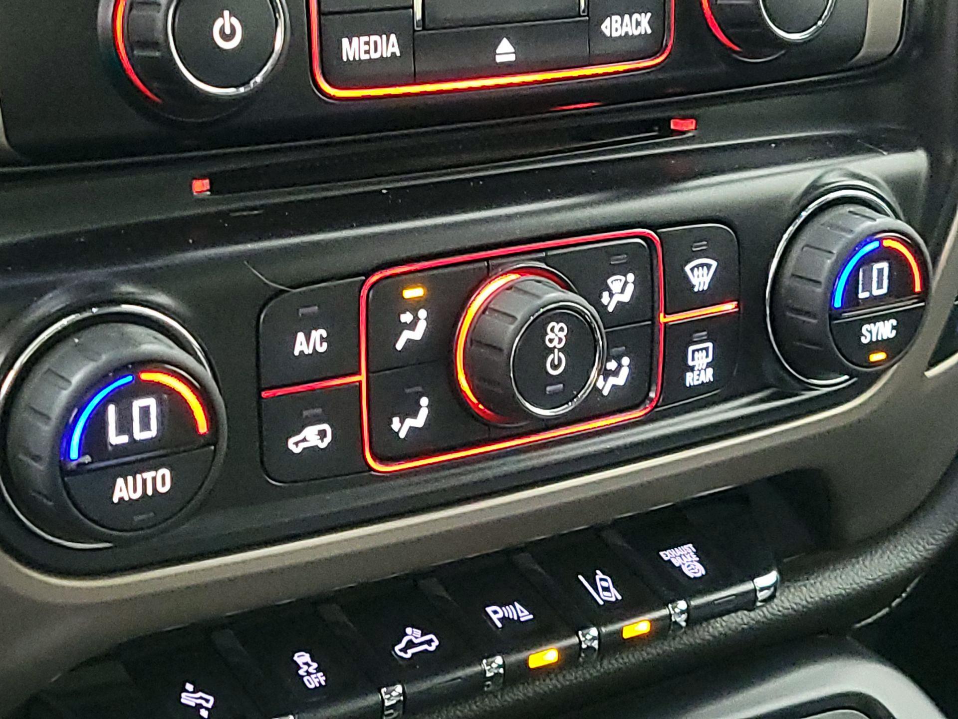 Thumbnail: 2015 GMC Sierra 2500 - 16