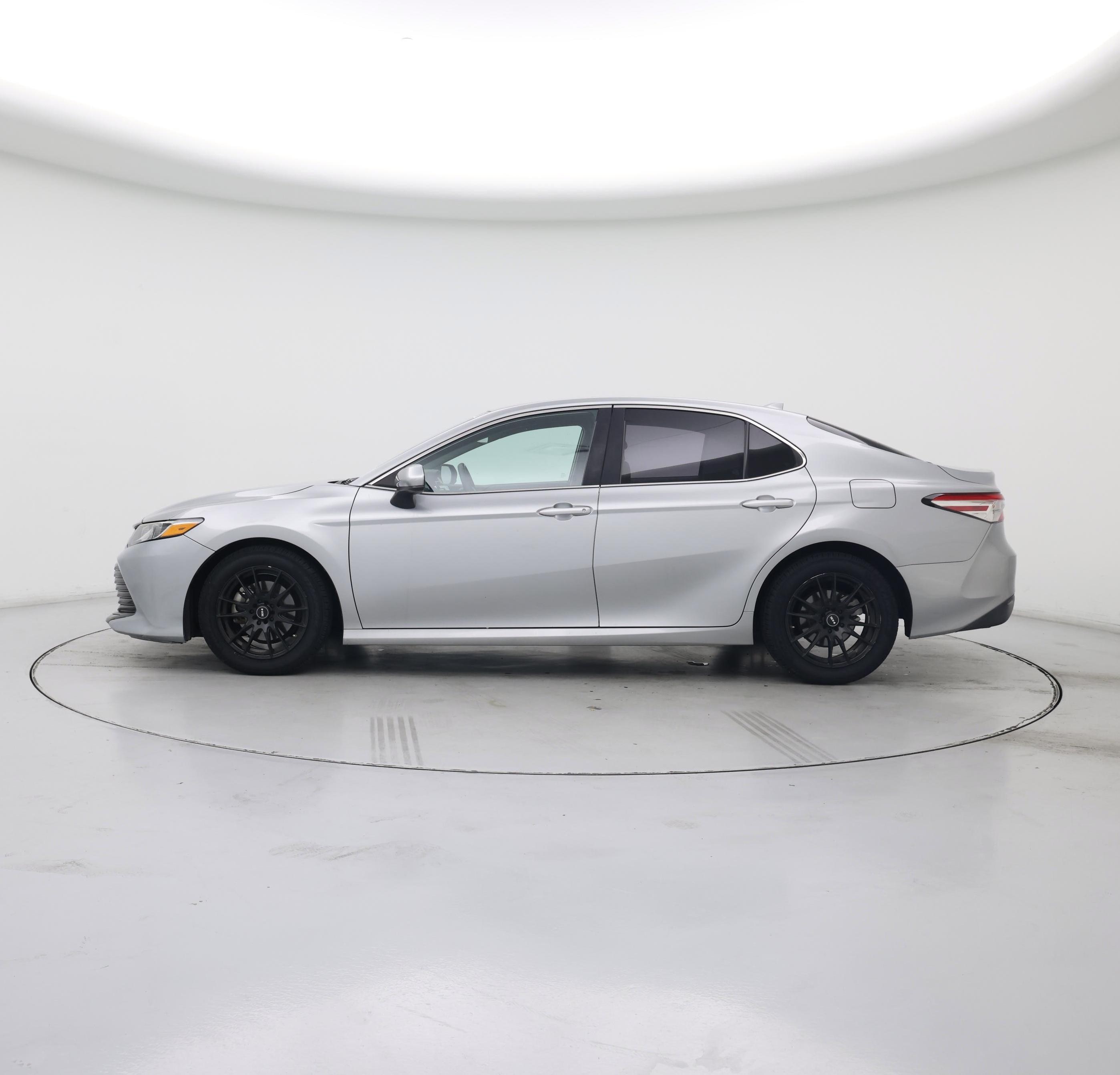 Thumbnail: 2019 Toyota Camry - 3