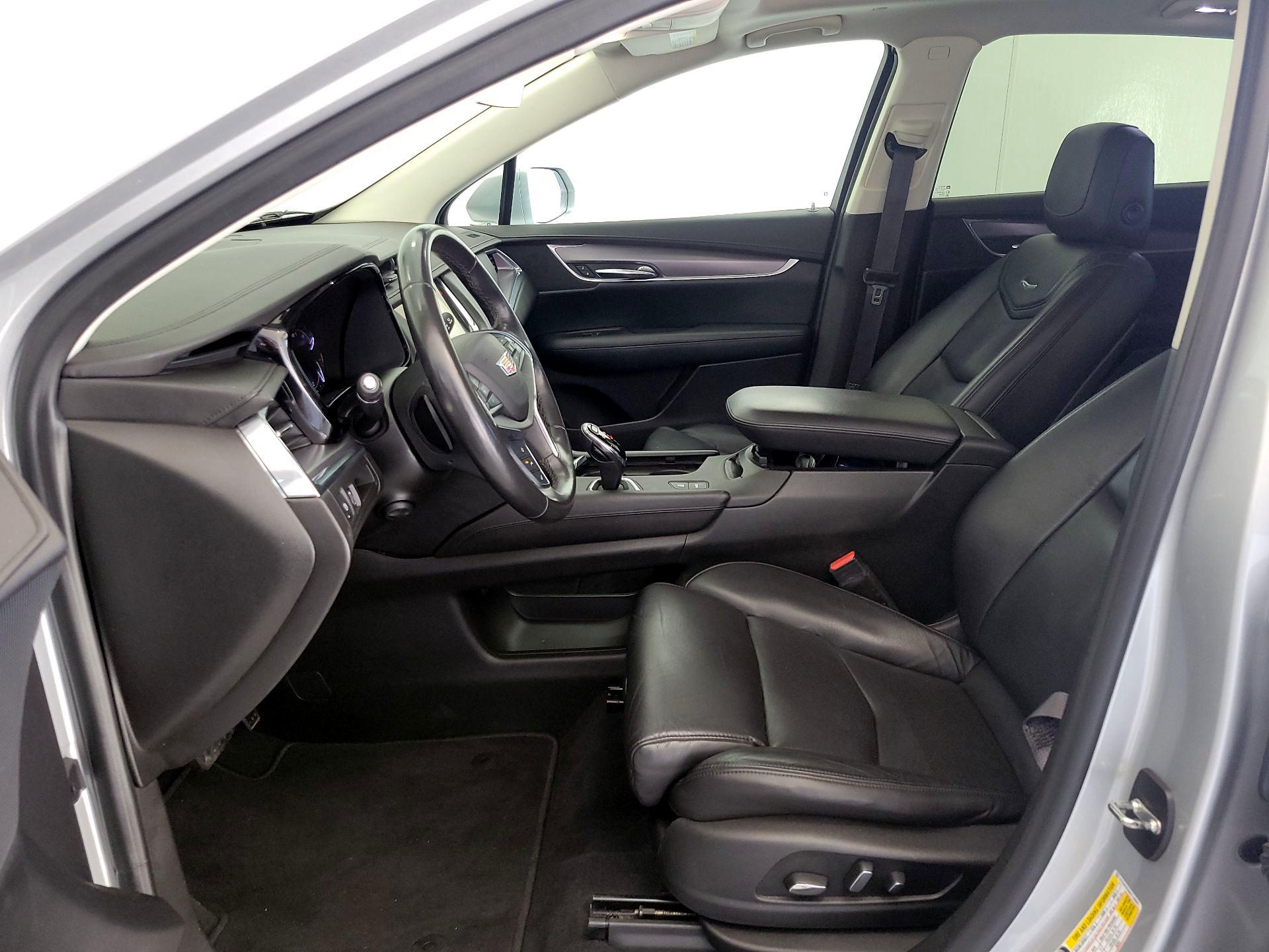 Thumbnail: 2017 Cadillac XT5 - 11