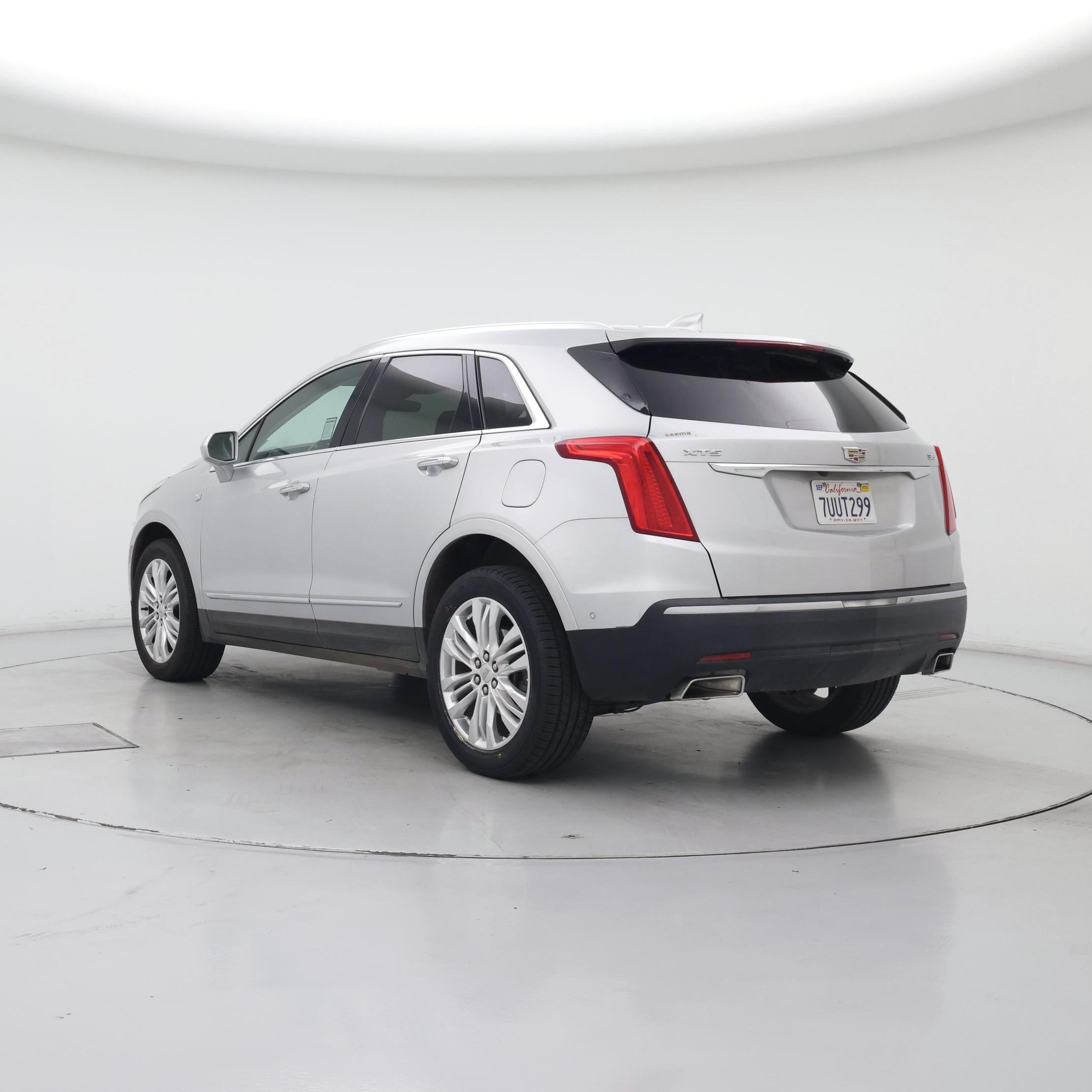 Thumbnail: 2017 Cadillac XT5 - 2