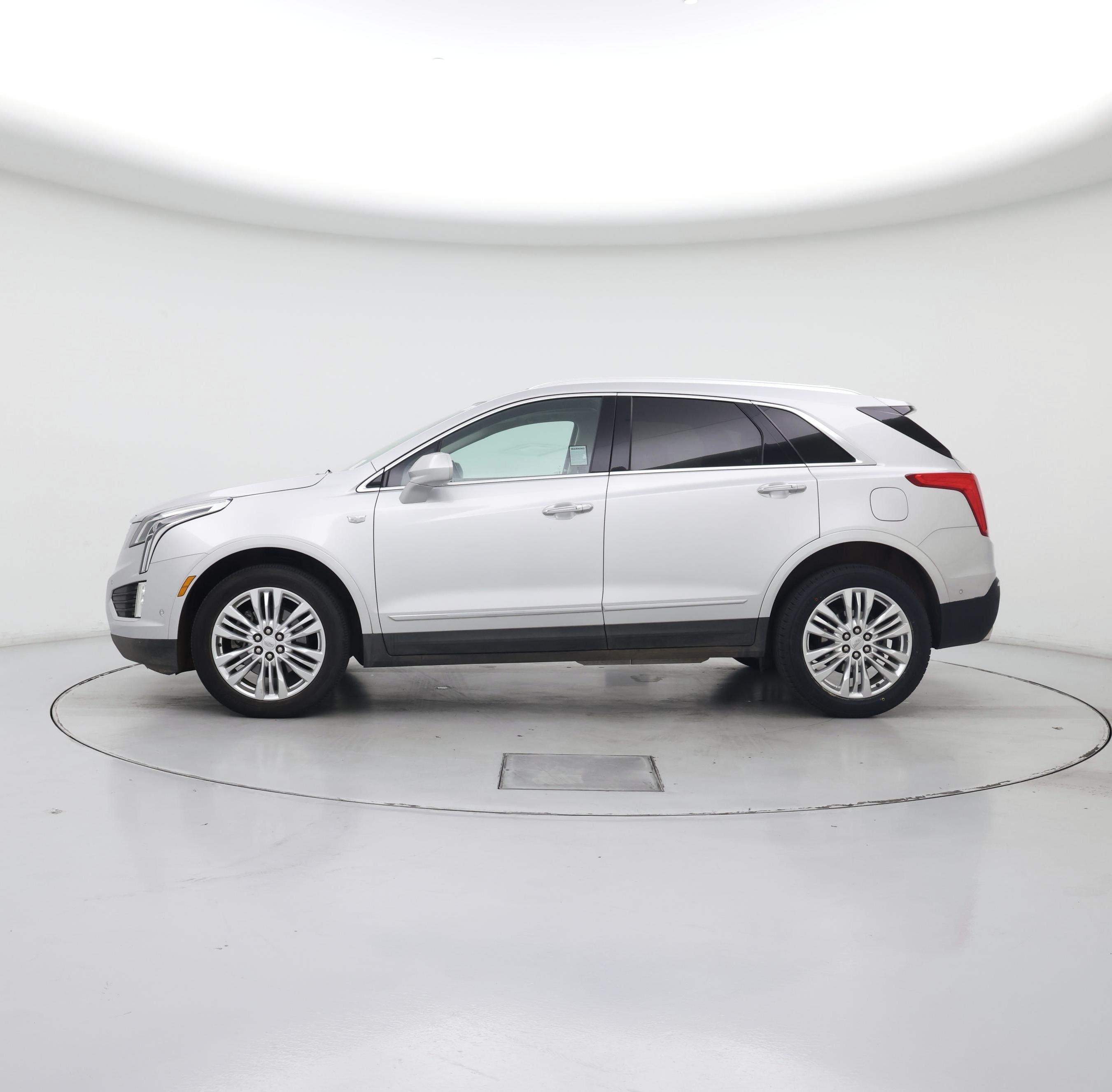 Thumbnail: 2017 Cadillac XT5 - 3
