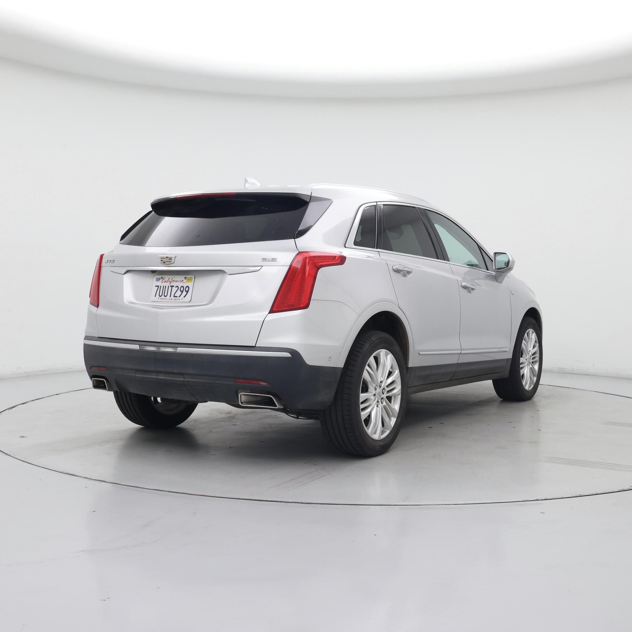 Thumbnail: 2017 Cadillac XT5 - 8