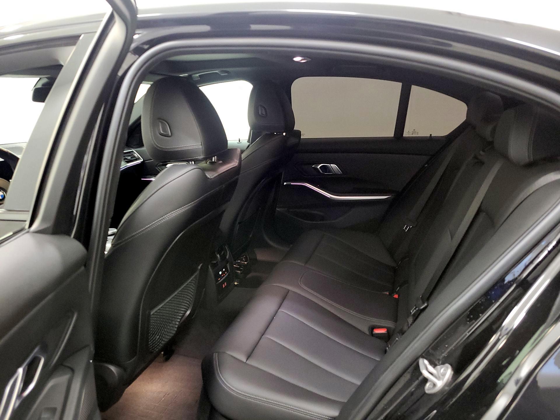 Thumbnail: 2022 BMW 3 Series - 18