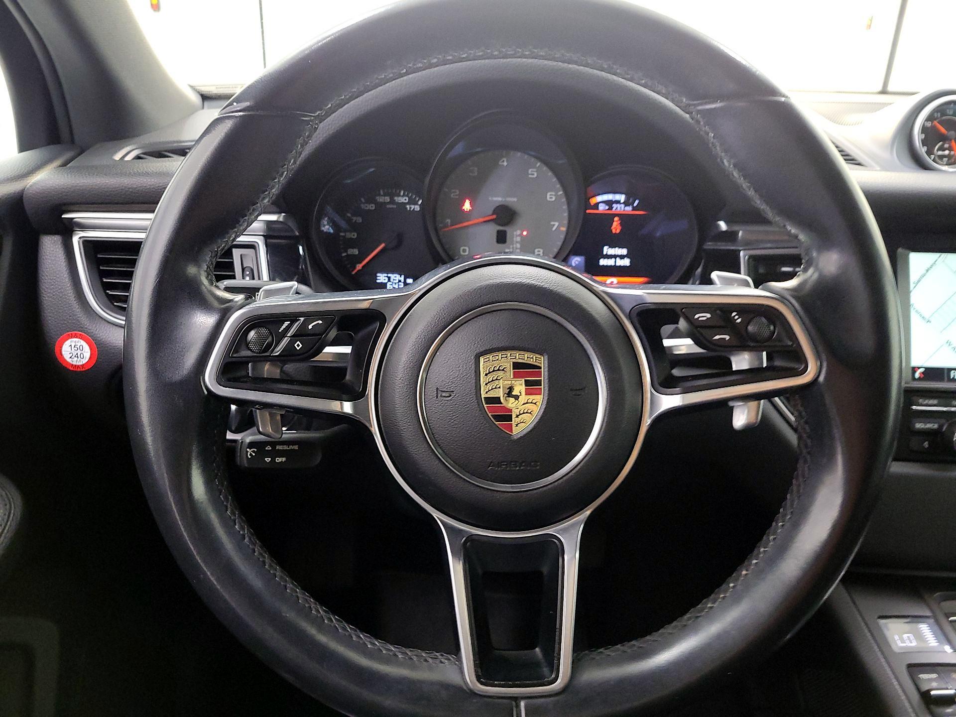 Thumbnail: 2016 Porsche Macan - 10
