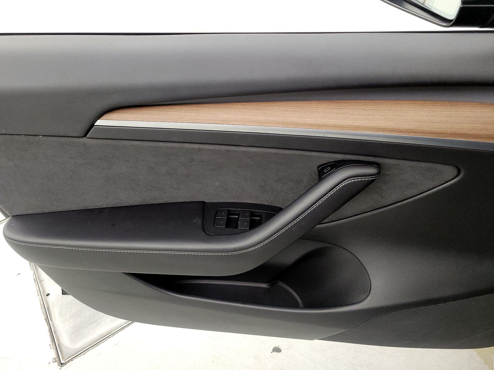 Thumbnail: 2021 Tesla Model 3 - 12