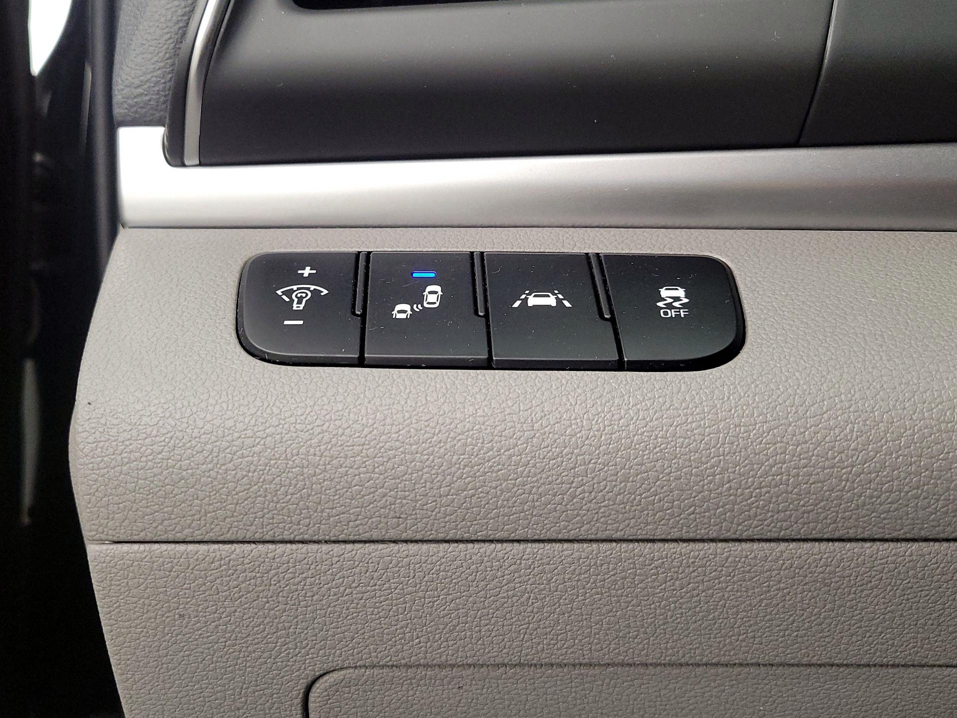 Thumbnail: 2019 Hyundai Elantra - 13
