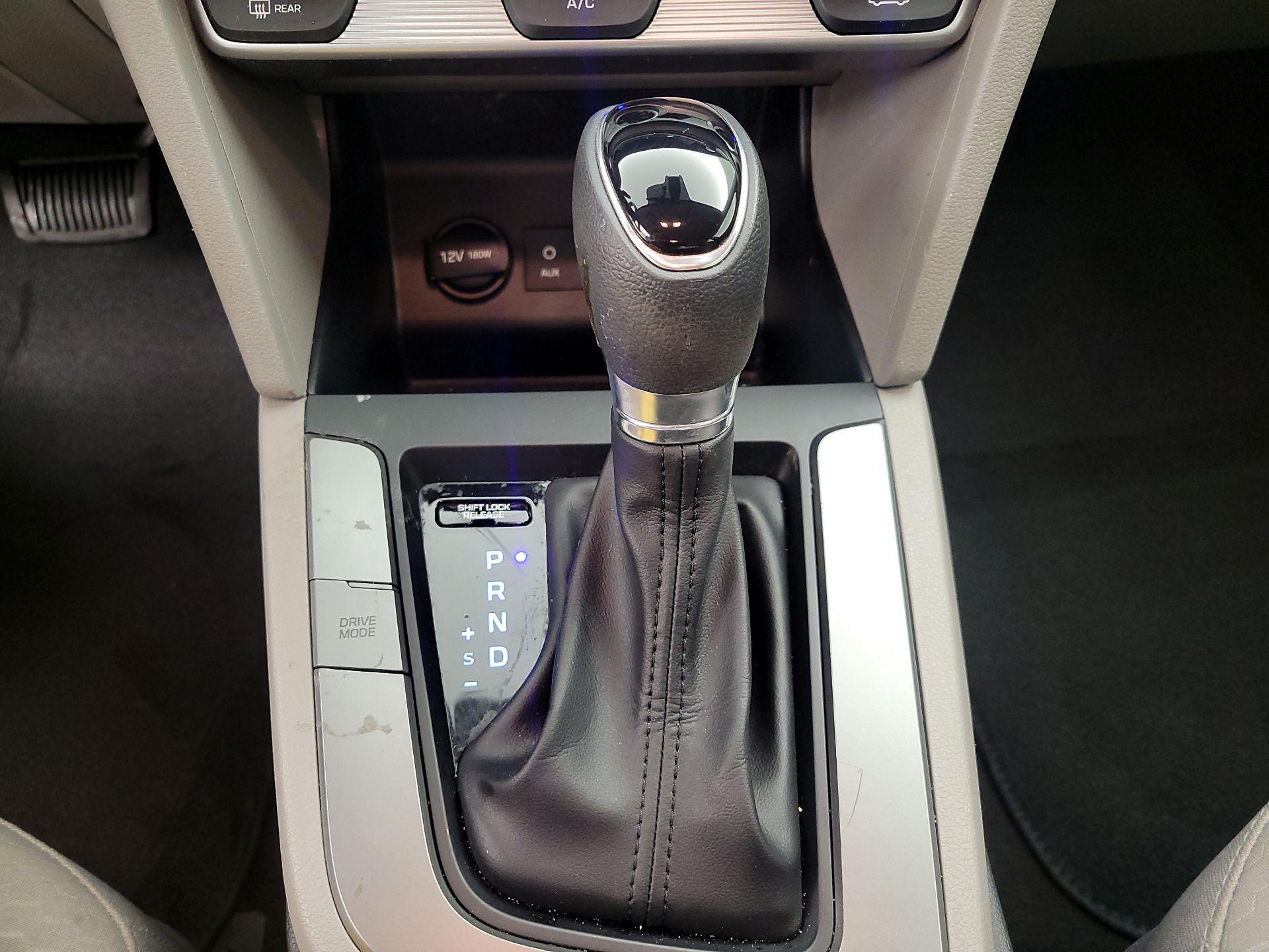 Thumbnail: 2019 Hyundai Elantra - 17