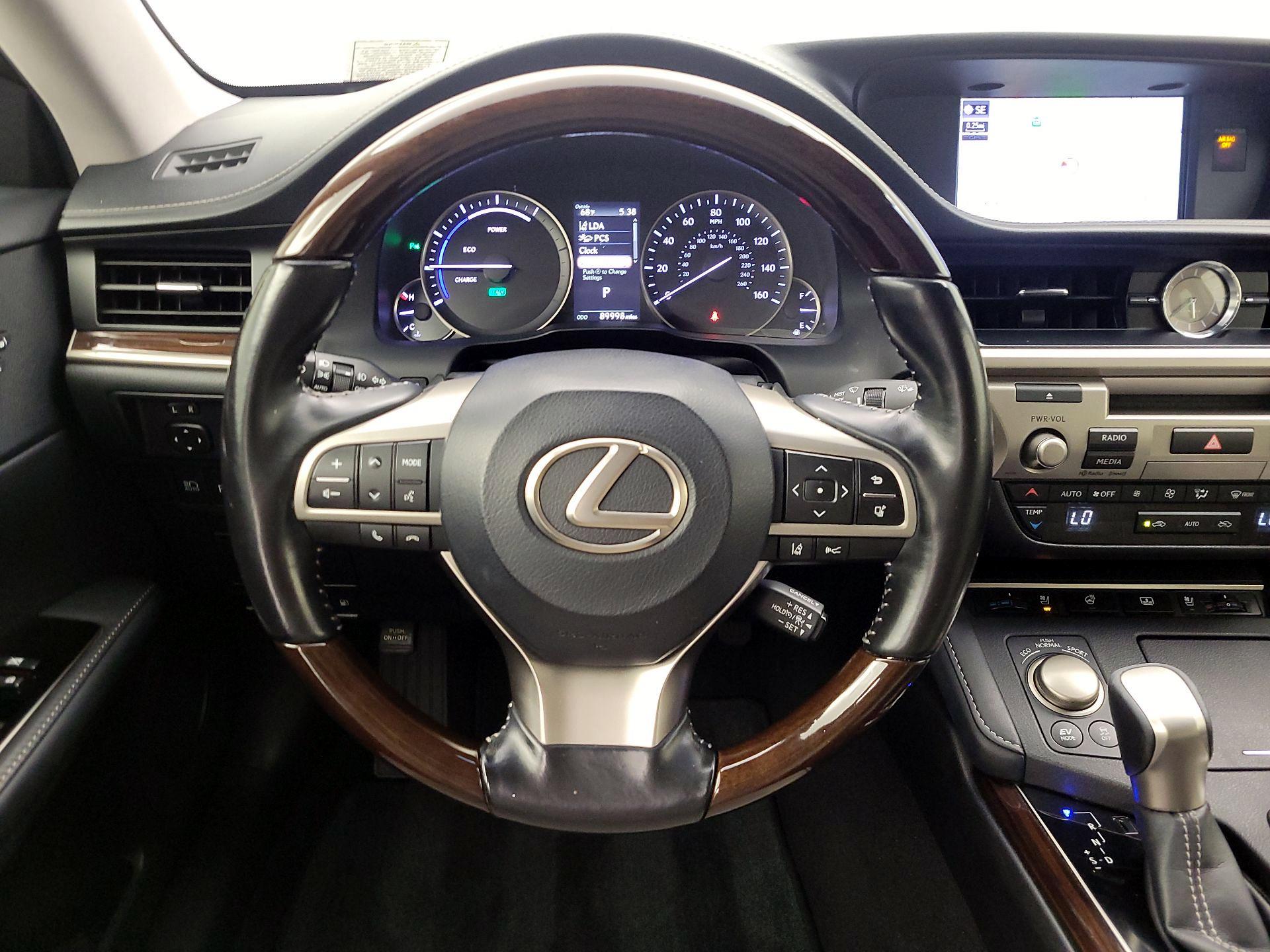 Thumbnail: 2017 Lexus ES - 10