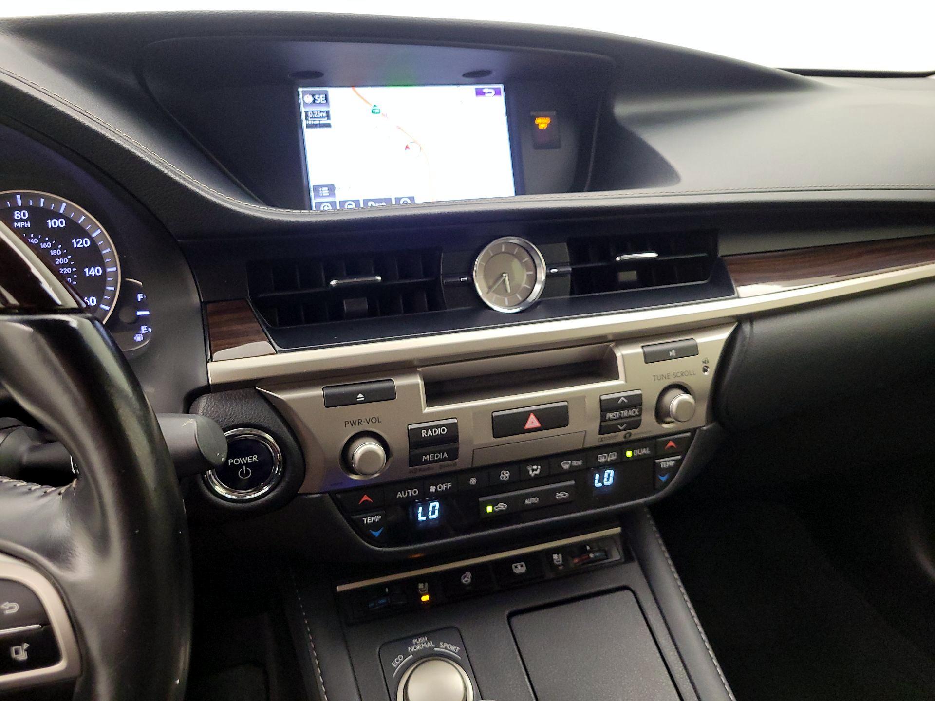 Thumbnail: 2017 Lexus ES - 14