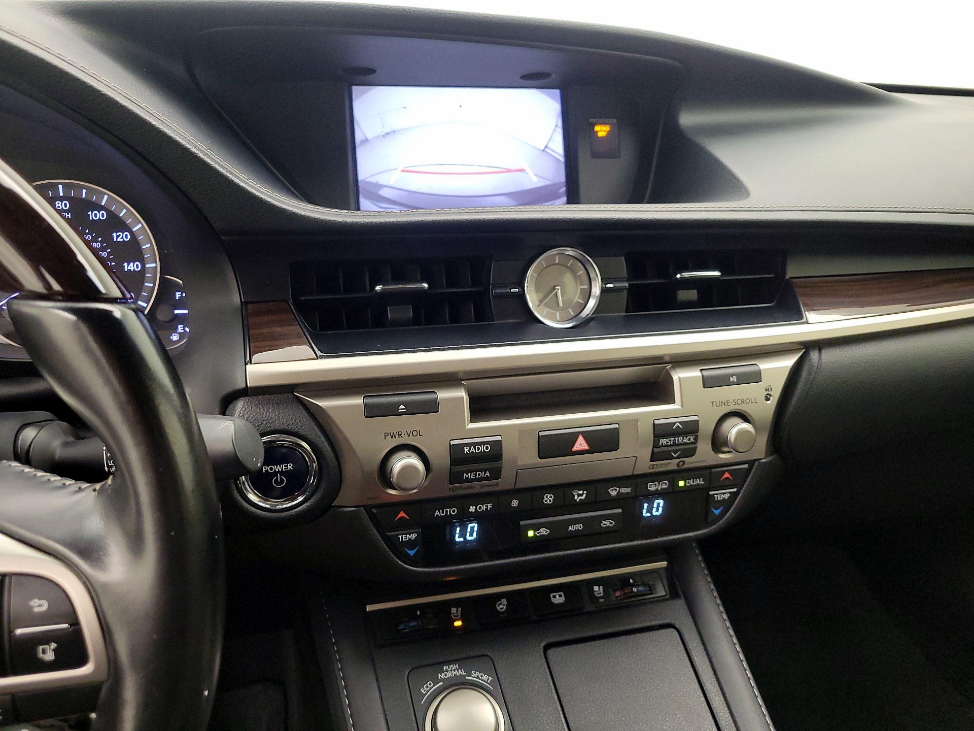 Thumbnail: 2017 Lexus ES - 15