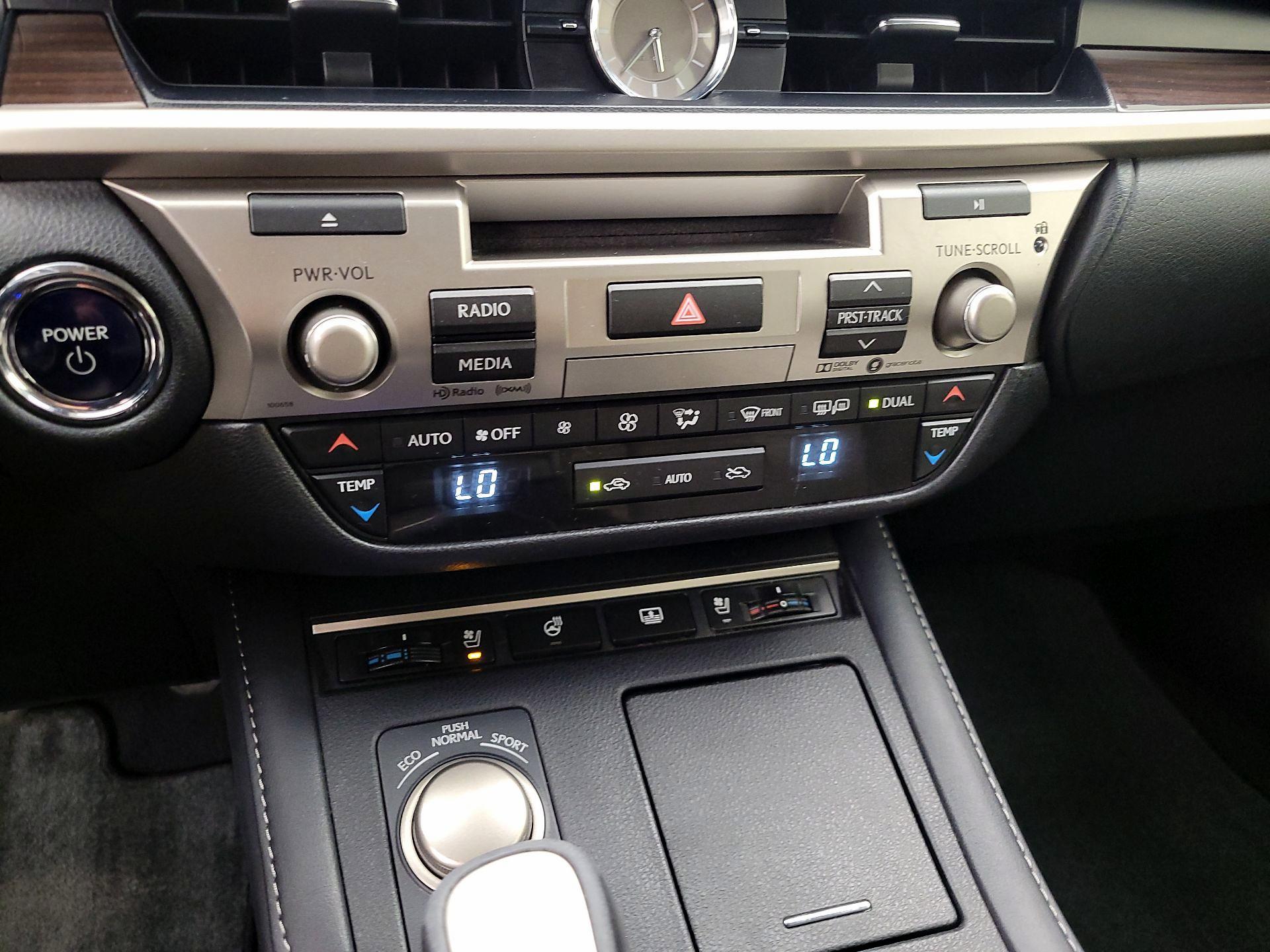 Thumbnail: 2017 Lexus ES - 17