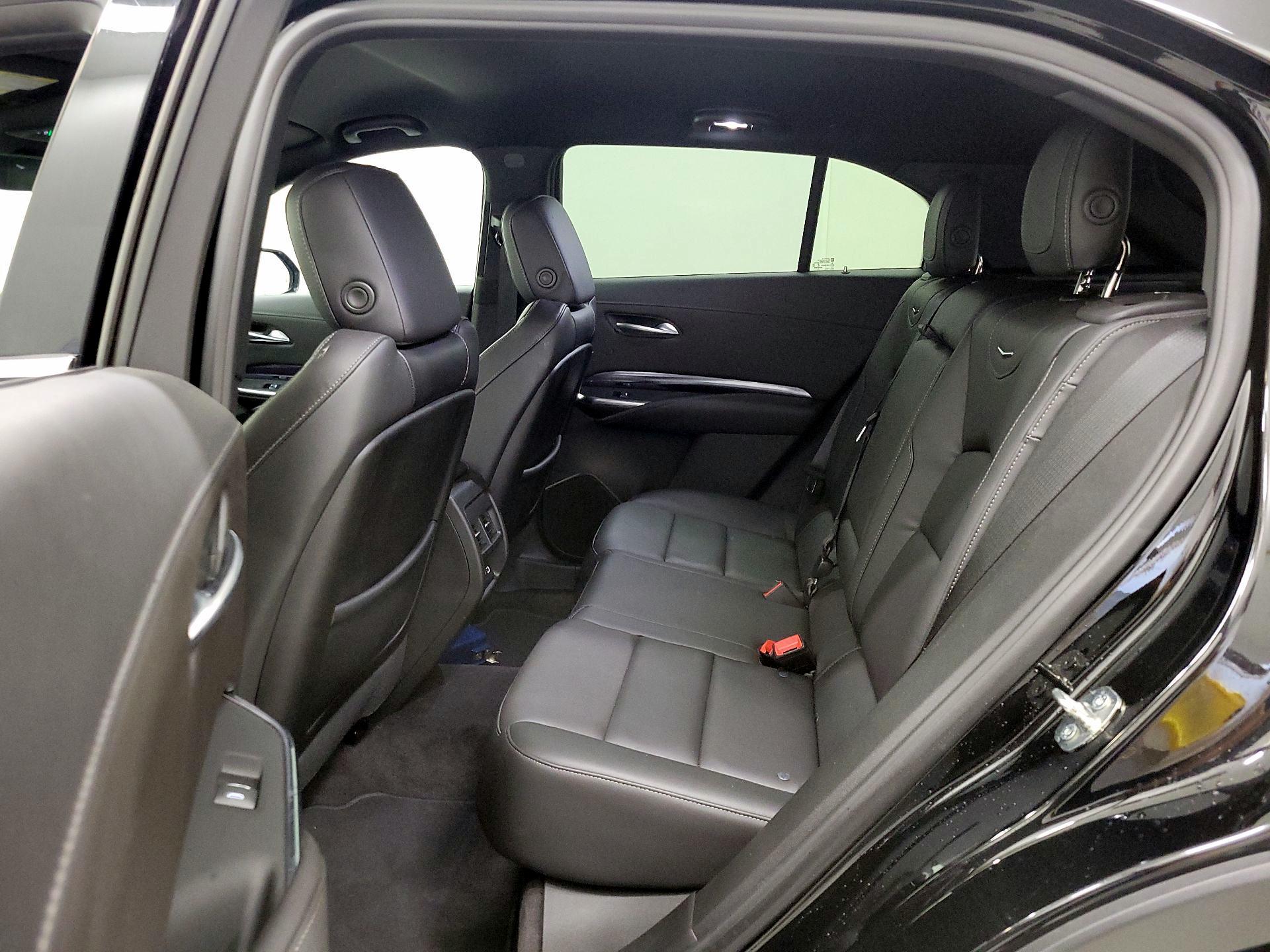 Thumbnail: 2023 Cadillac XT4 - 19