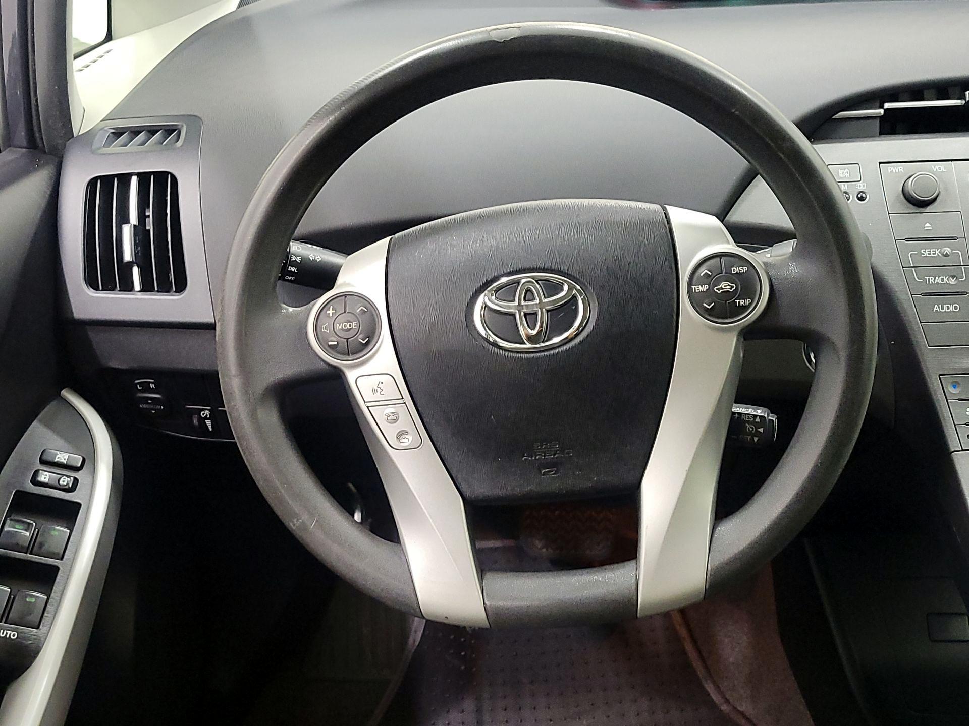 Thumbnail: 2014 Toyota Prius - 10