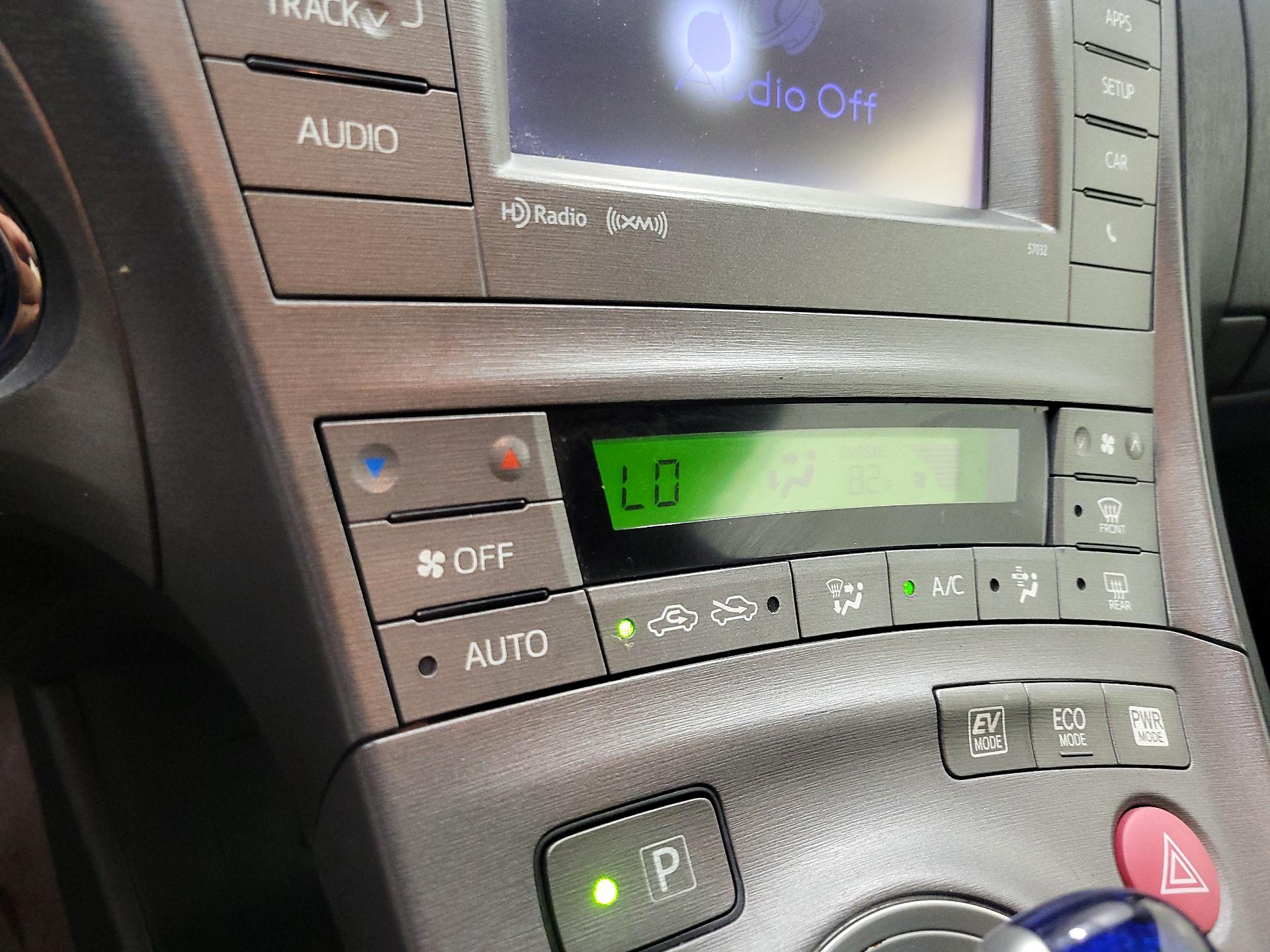 Thumbnail: 2014 Toyota Prius - 16