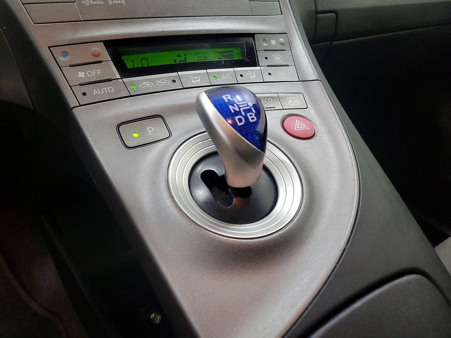 Thumbnail: 2014 Toyota Prius - 17