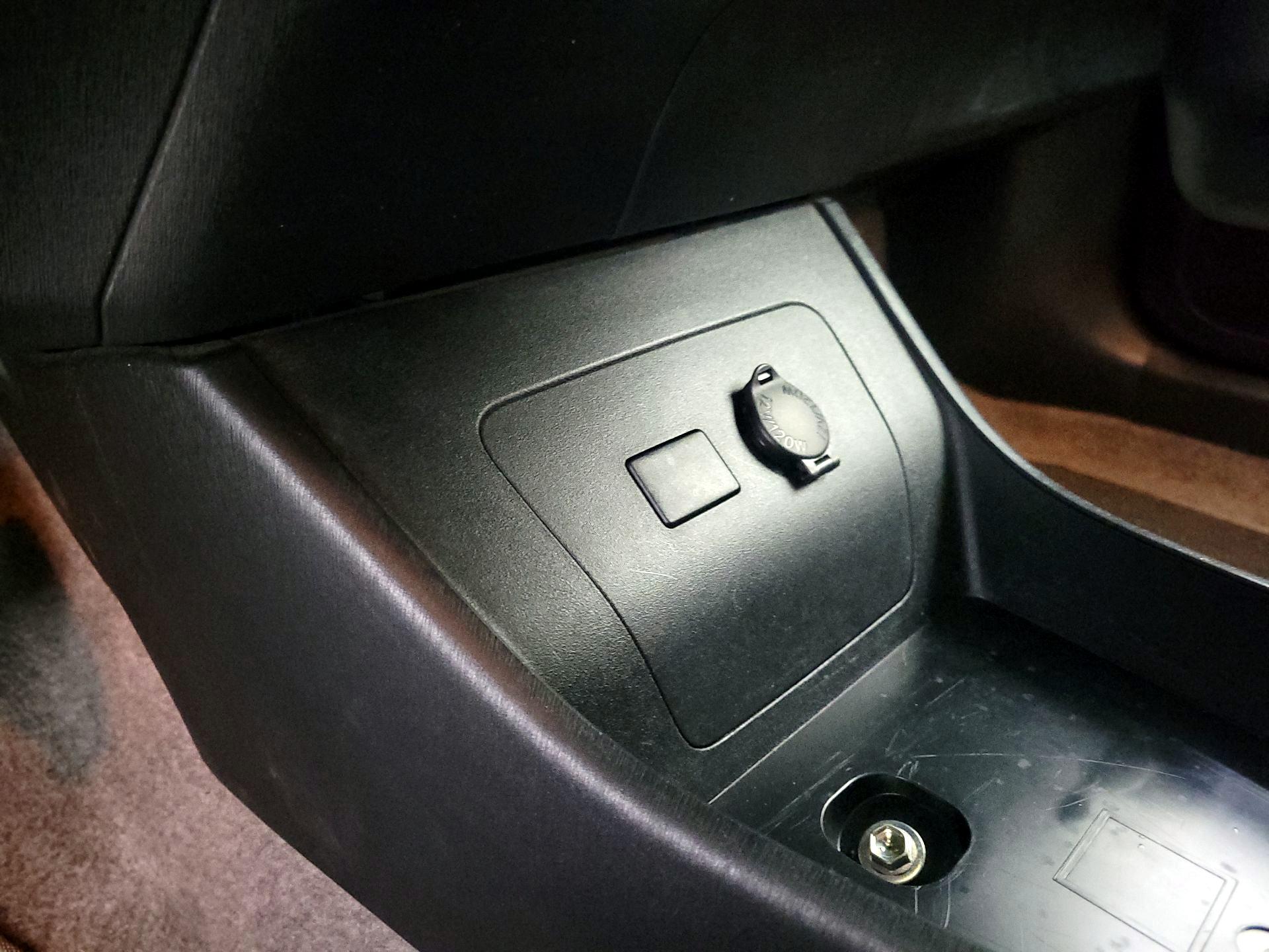 Thumbnail: 2014 Toyota Prius - 18