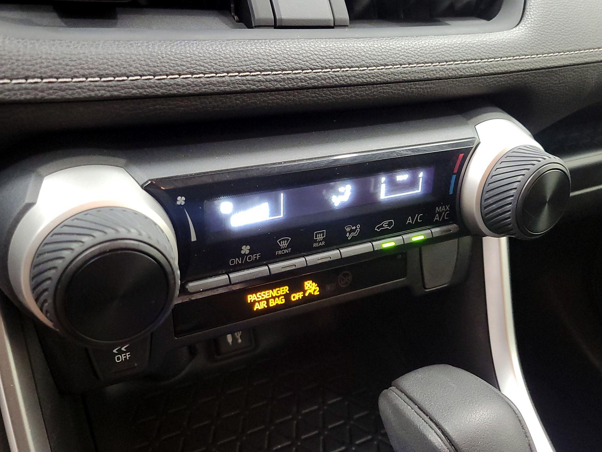 Thumbnail: 2019 Toyota RAV4 - 16