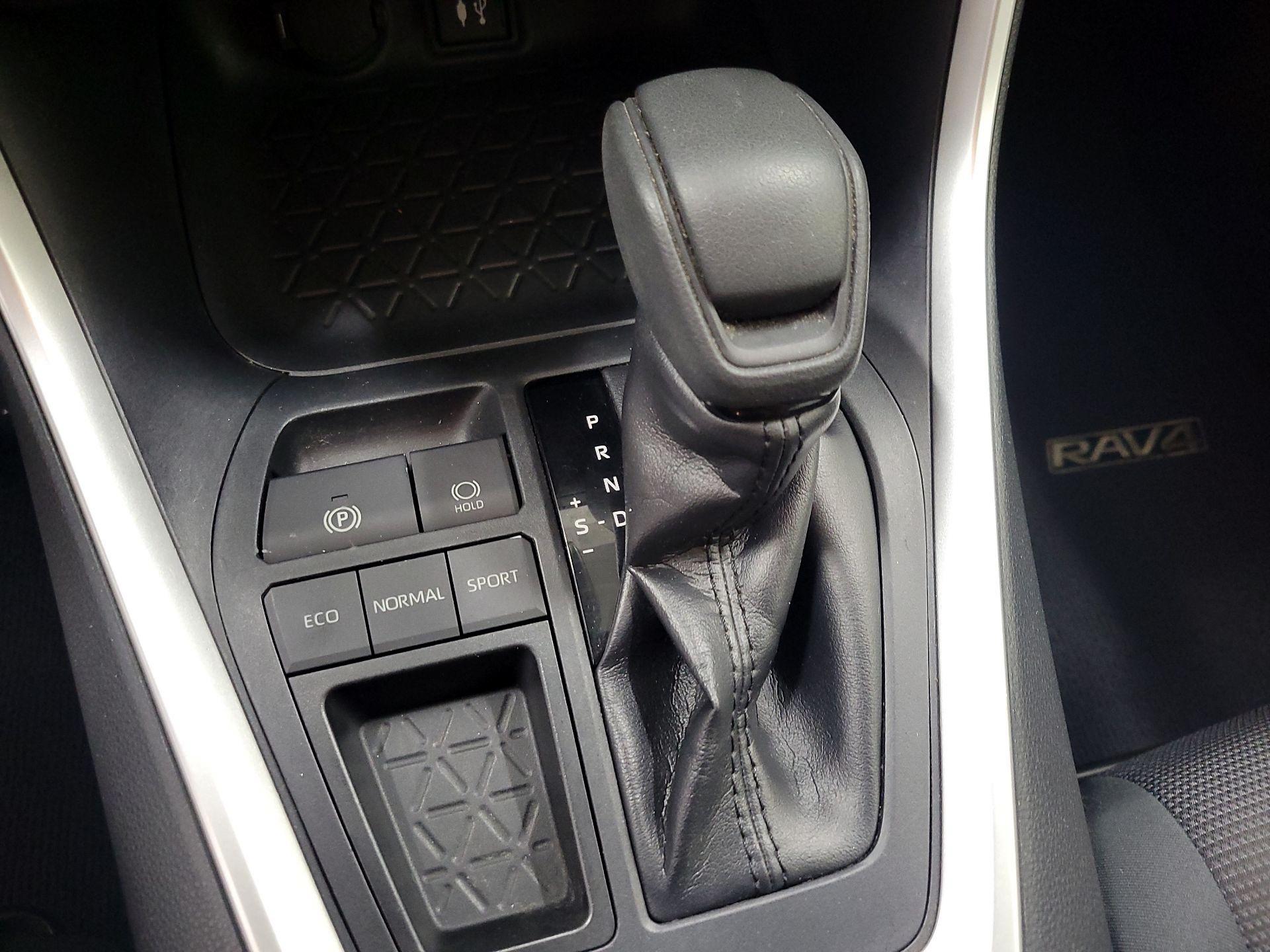 Thumbnail: 2019 Toyota RAV4 - 17