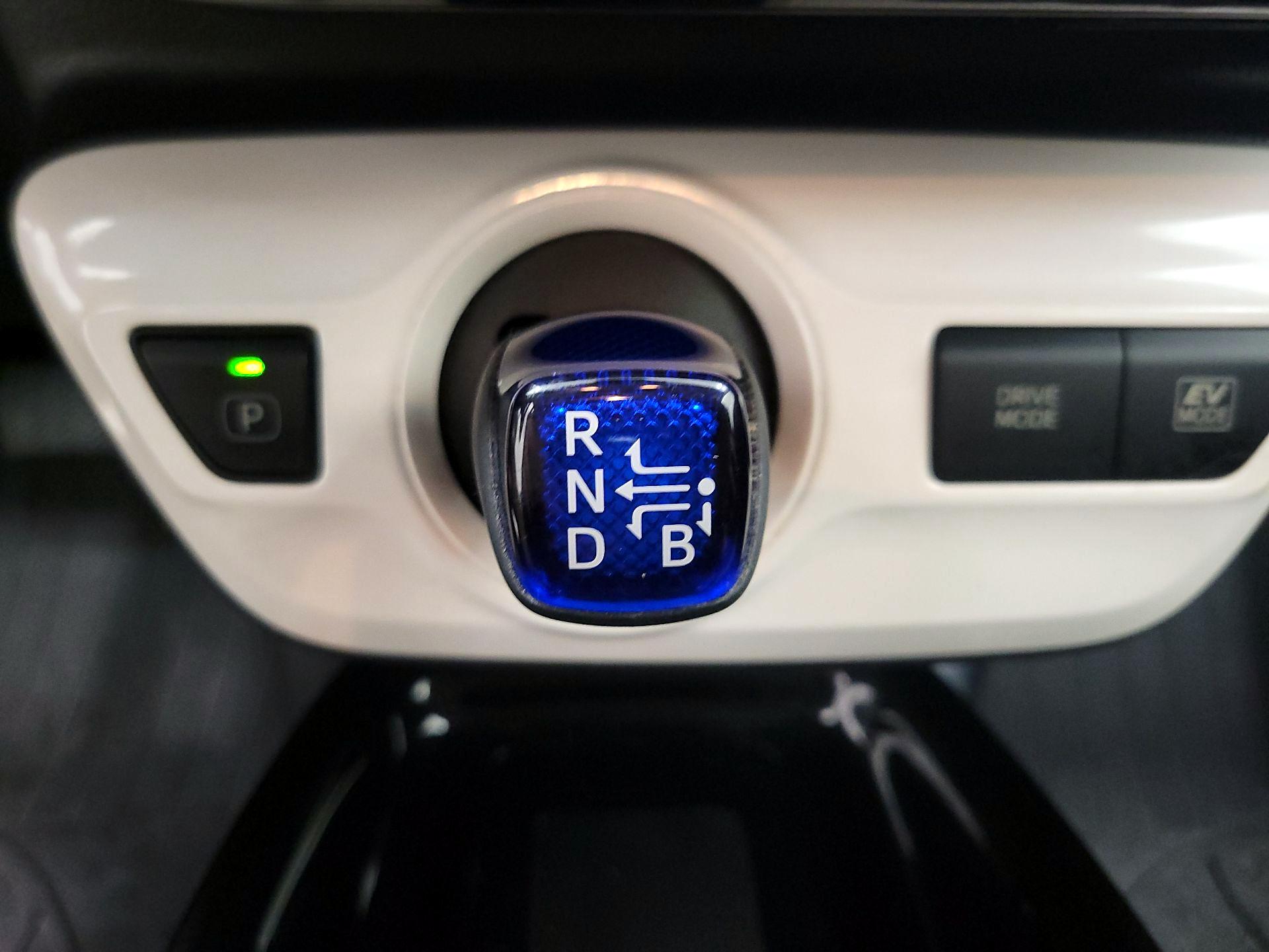 Thumbnail: 2018 Toyota Prius - 18