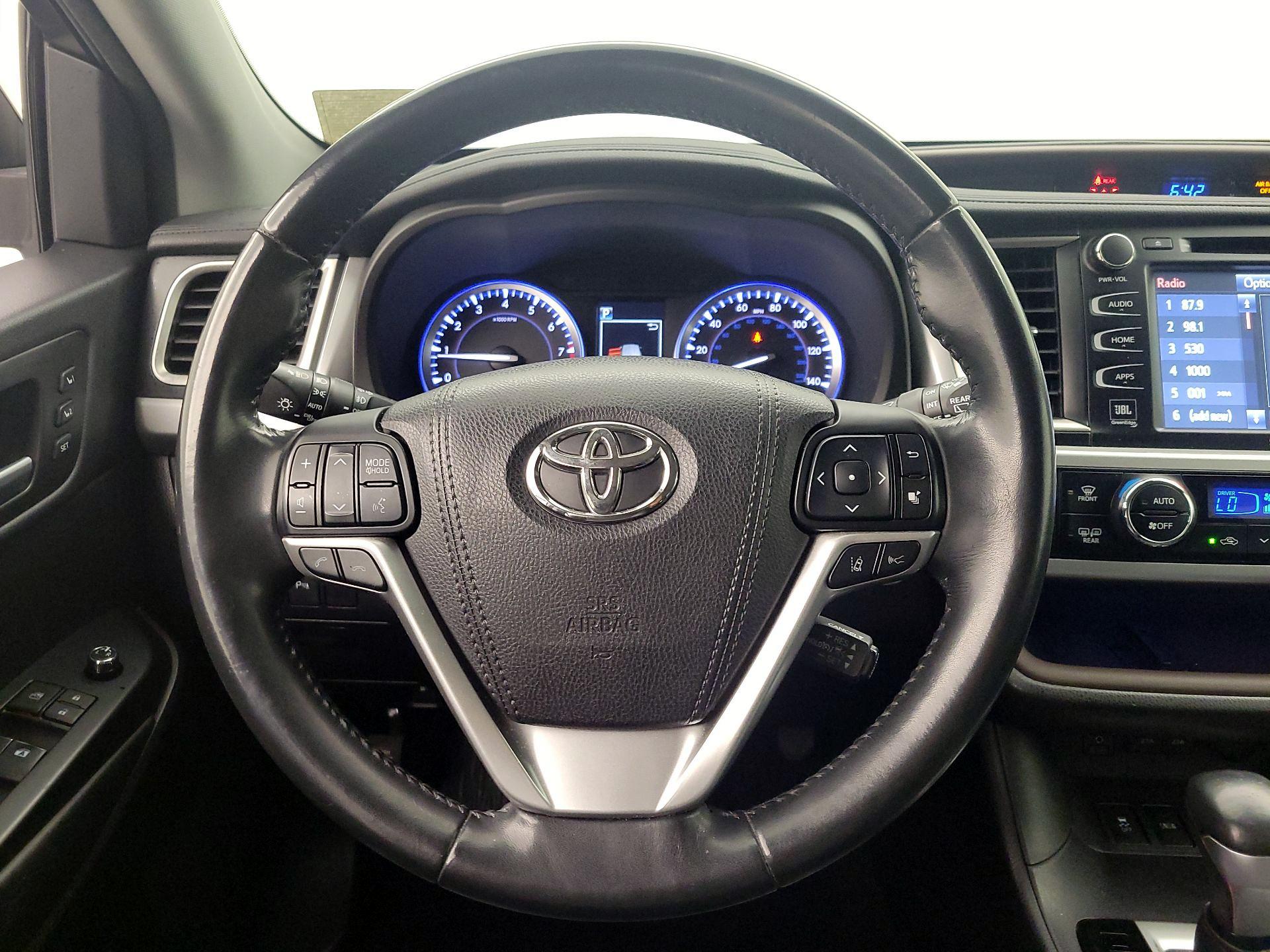 Thumbnail: 2017 Toyota Highlander - 10