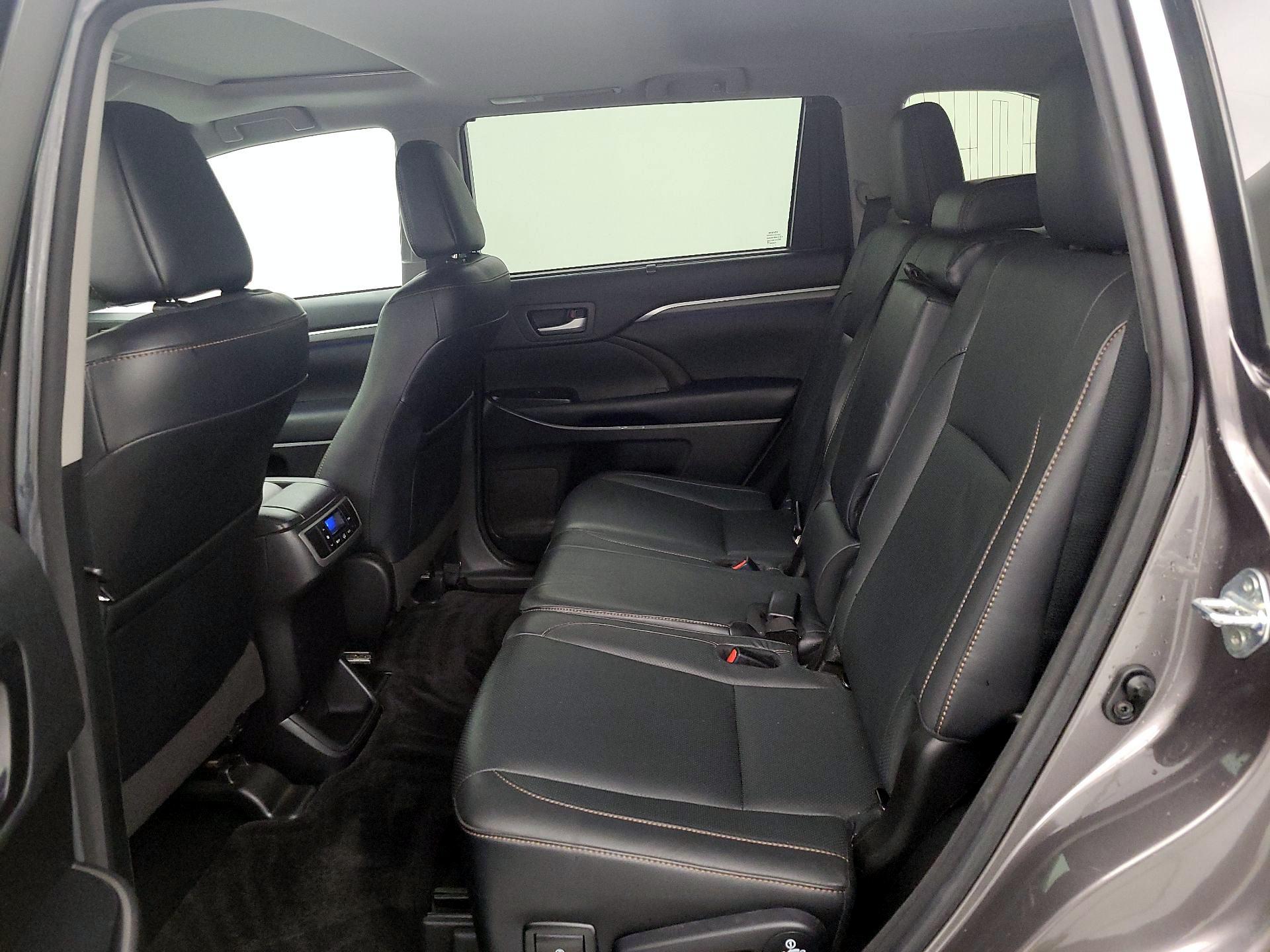 Thumbnail: 2017 Toyota Highlander - 18