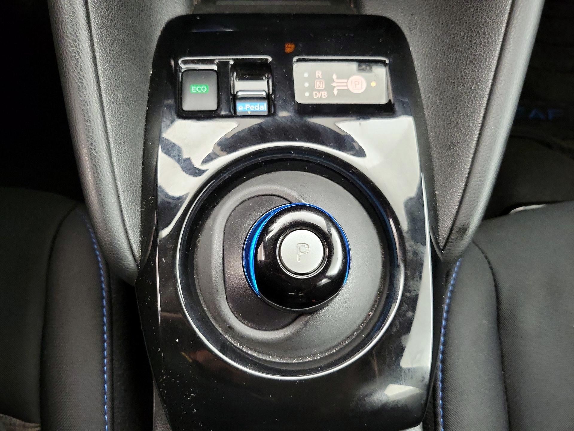 Thumbnail: 2022 Nissan Leaf - 17