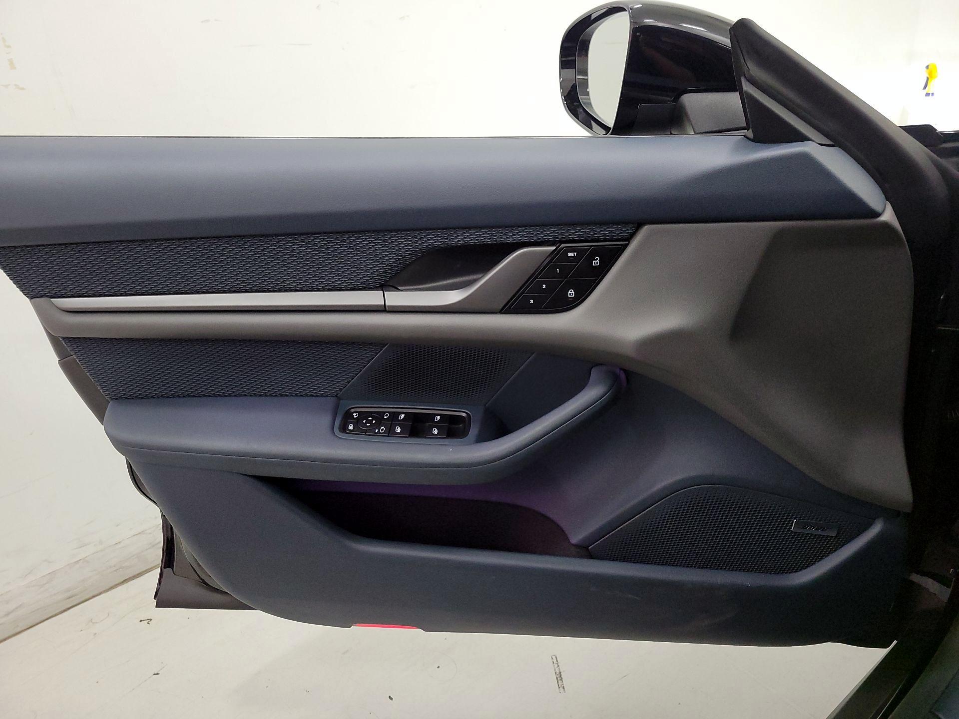 Thumbnail: 2022 Porsche Taycan - 12