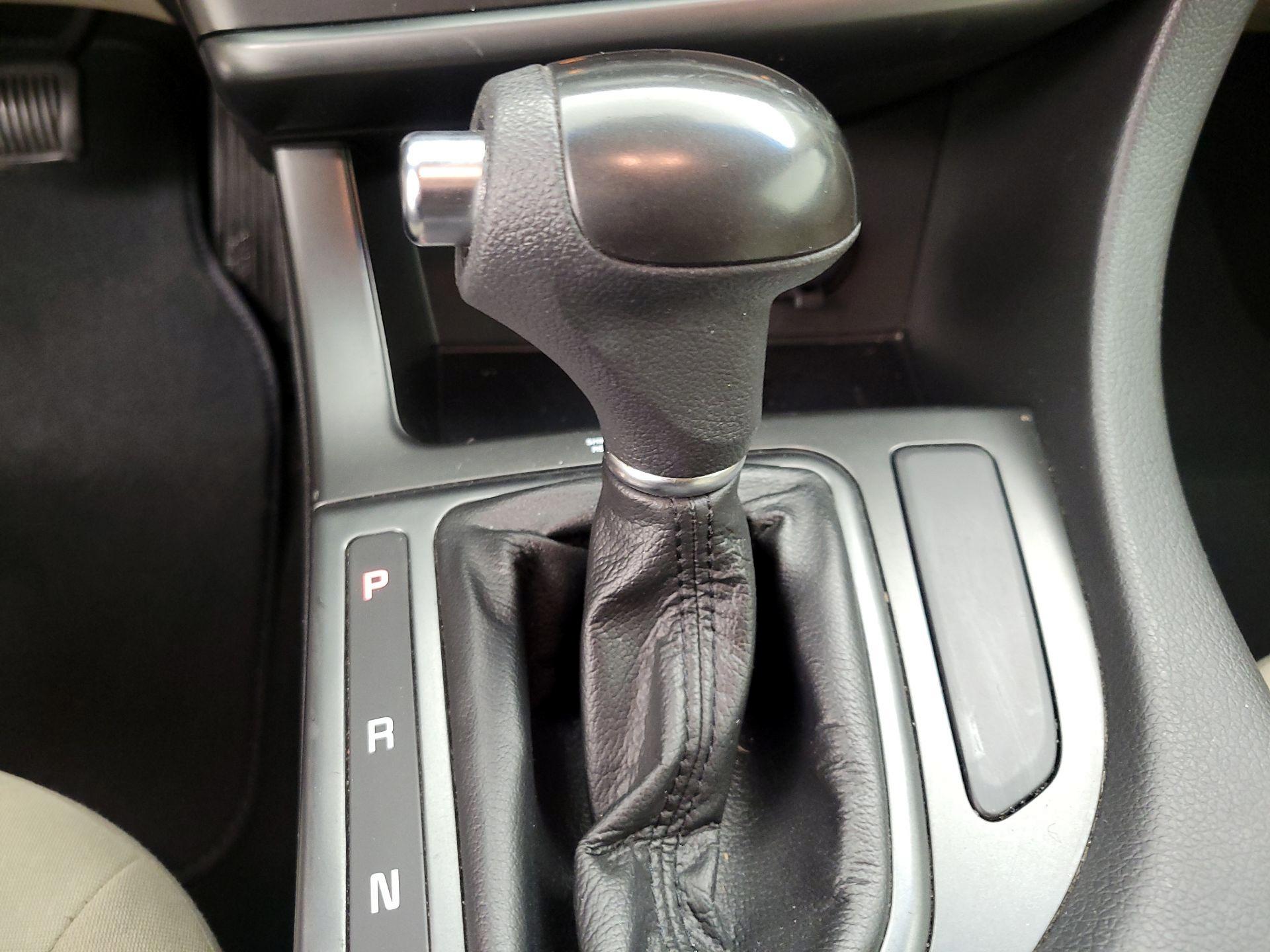 Thumbnail: 2015 Kia Optima - 16