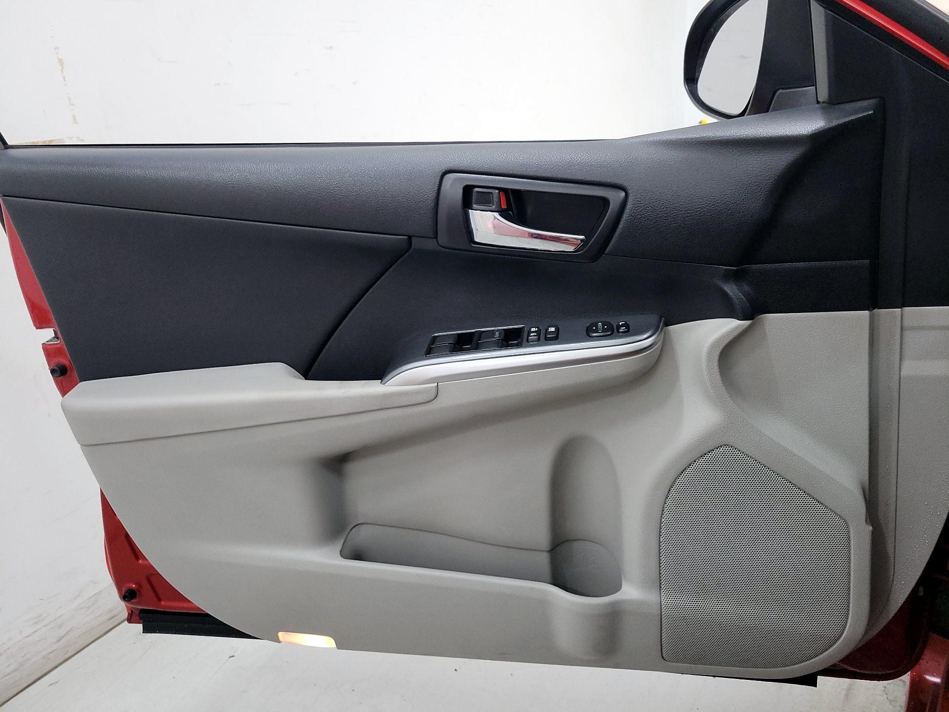 Thumbnail: 2014 Toyota Camry - 12