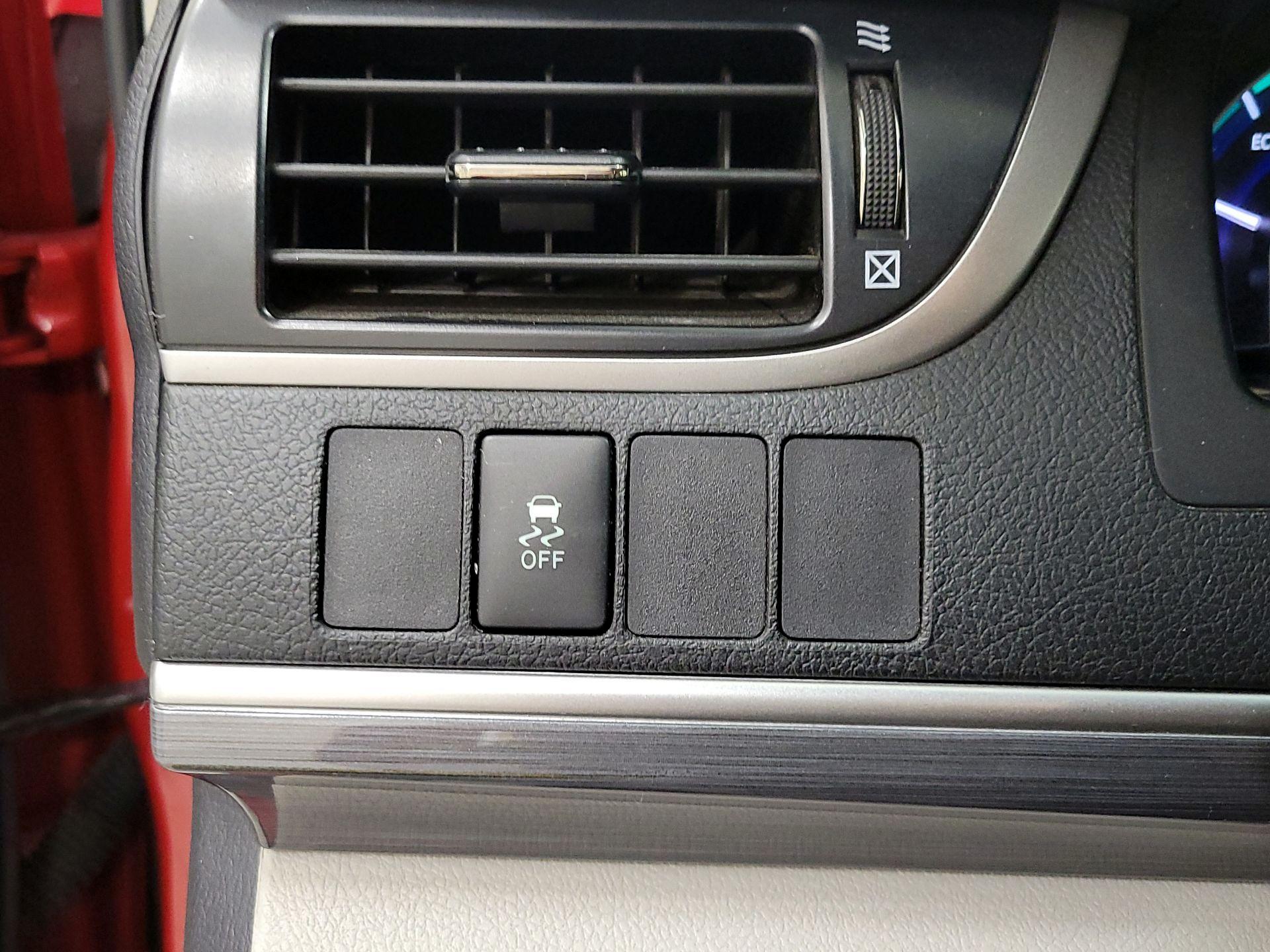 Thumbnail: 2014 Toyota Camry - 13
