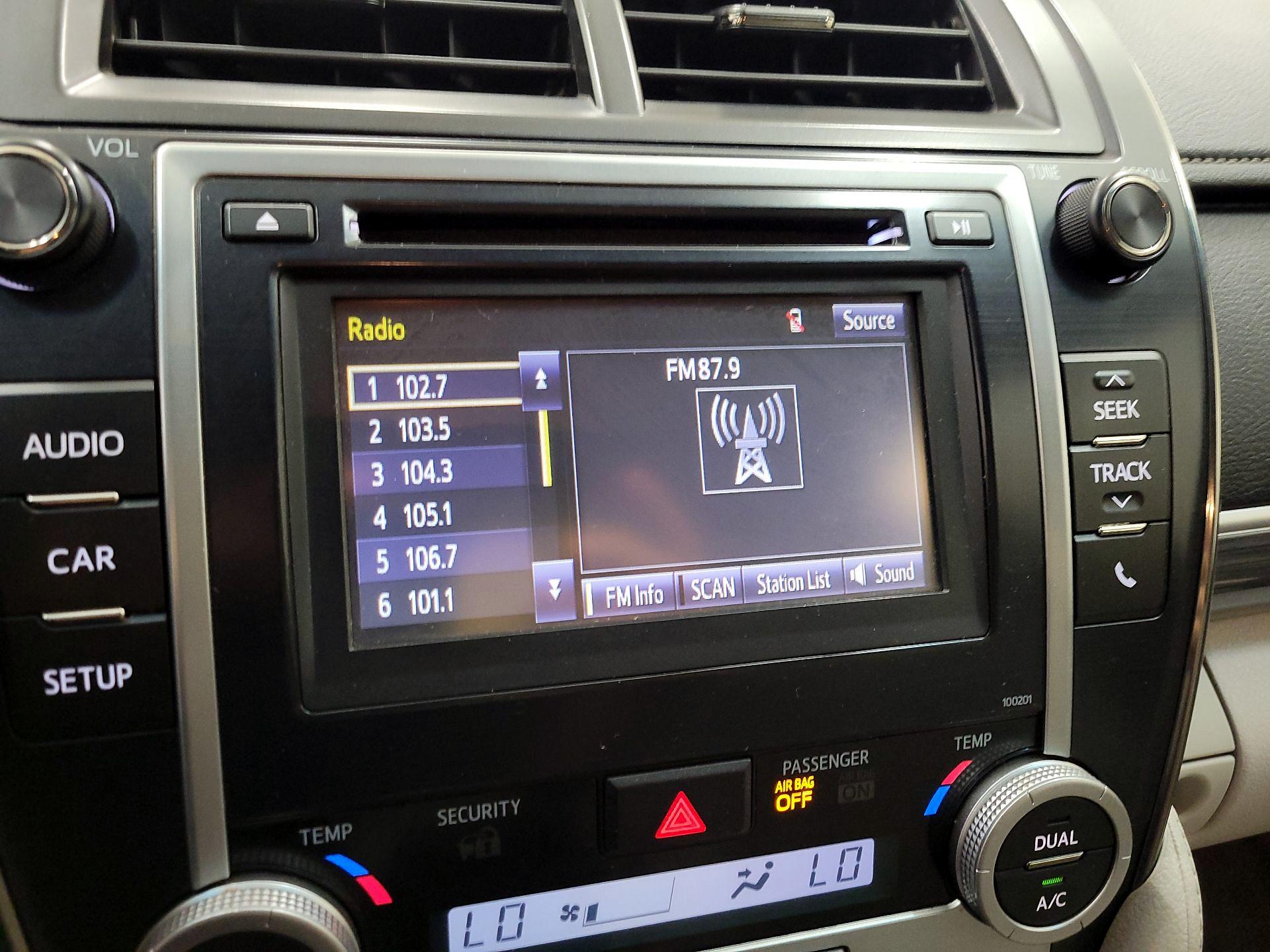 Thumbnail: 2014 Toyota Camry - 15