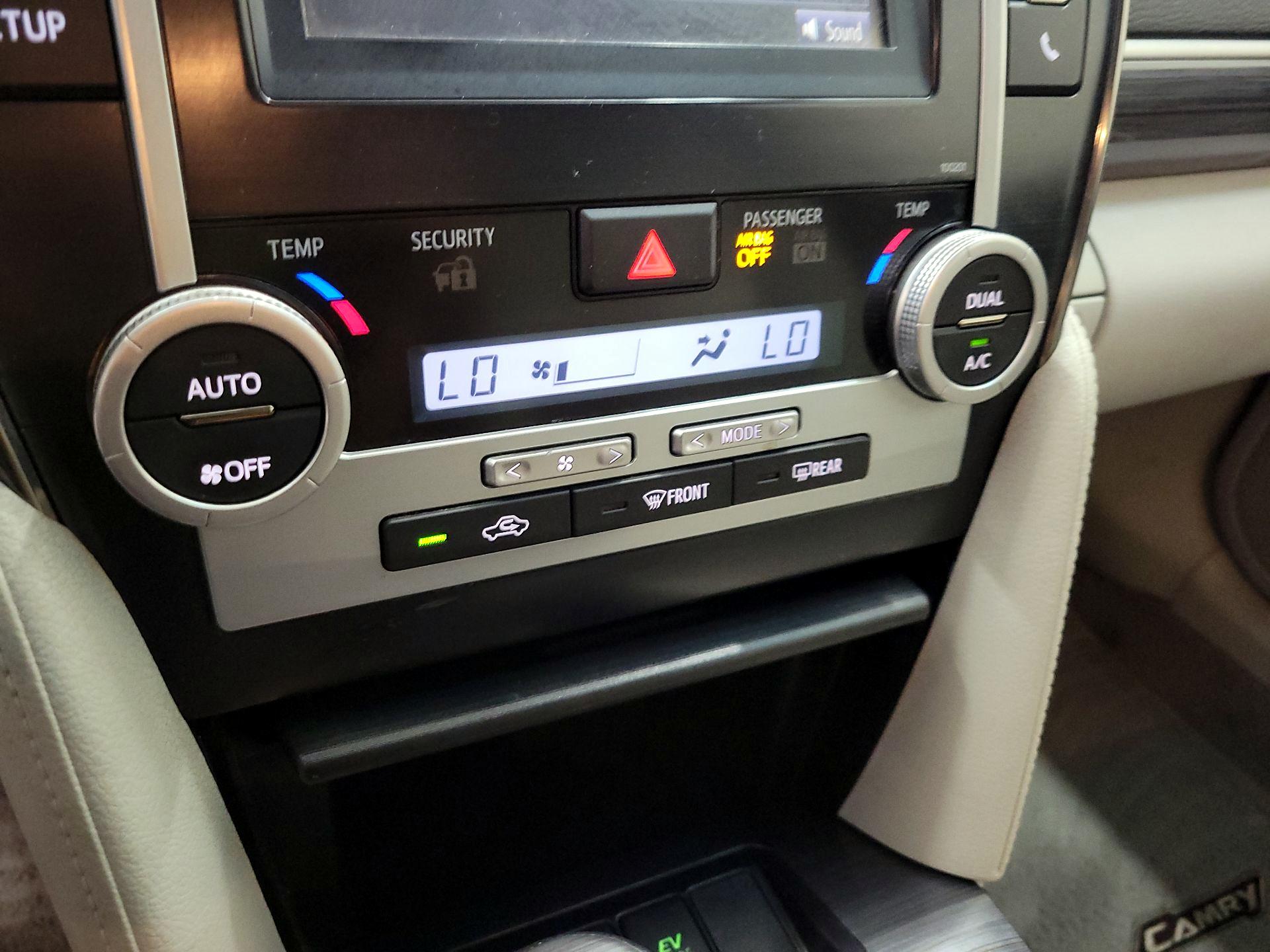 Thumbnail: 2014 Toyota Camry - 16