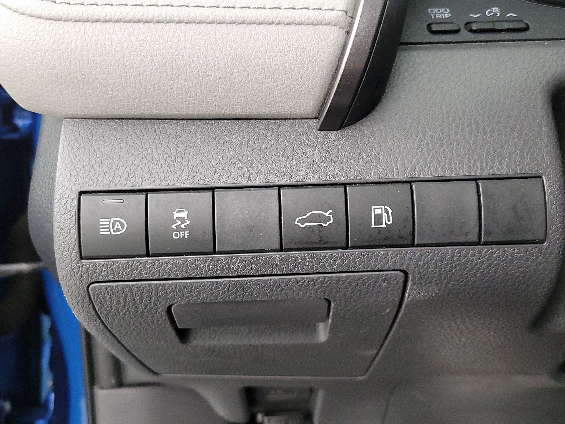 Thumbnail: 2018 Toyota Camry - 13