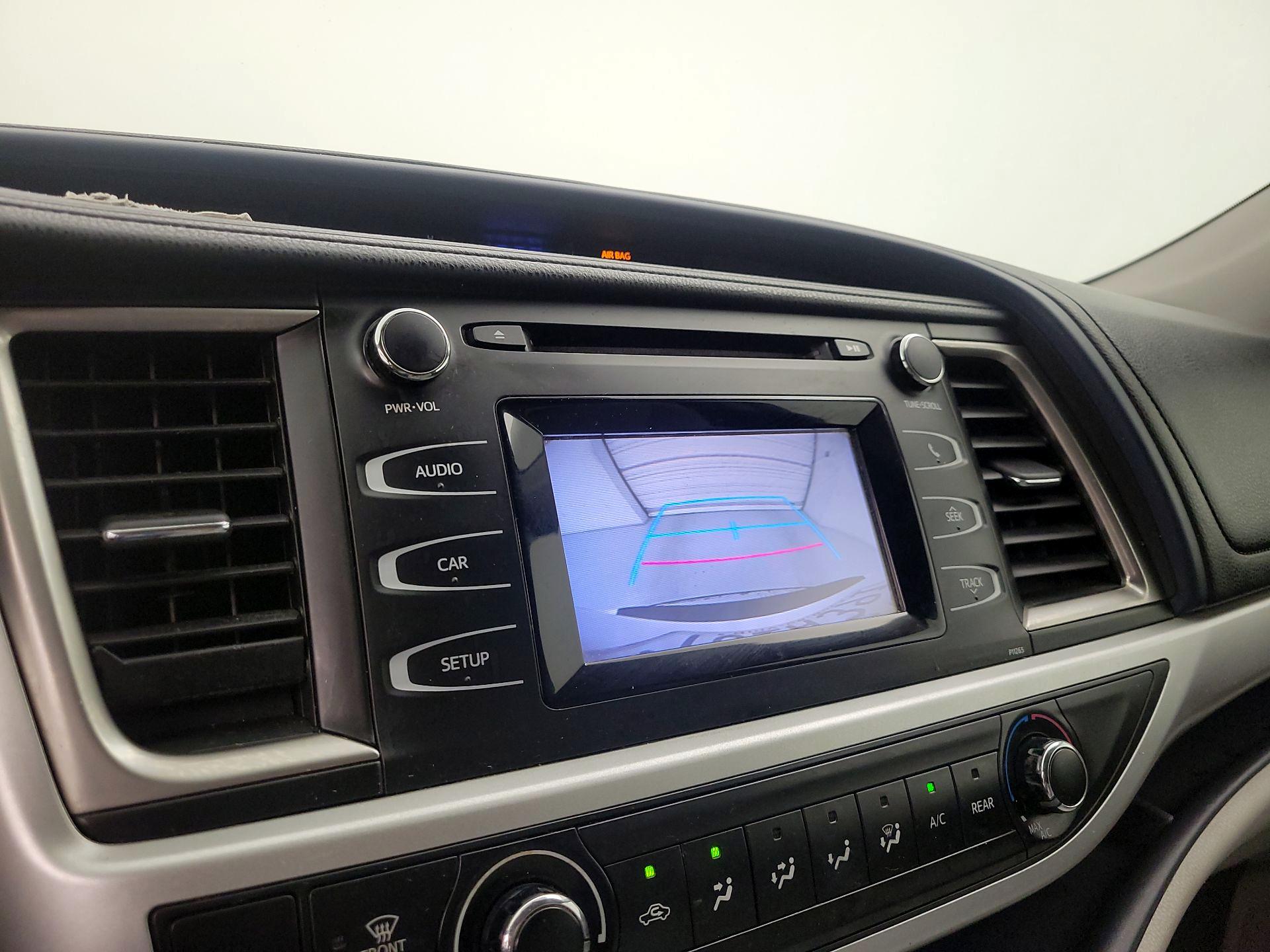 Thumbnail: 2016 Toyota Highlander - 14