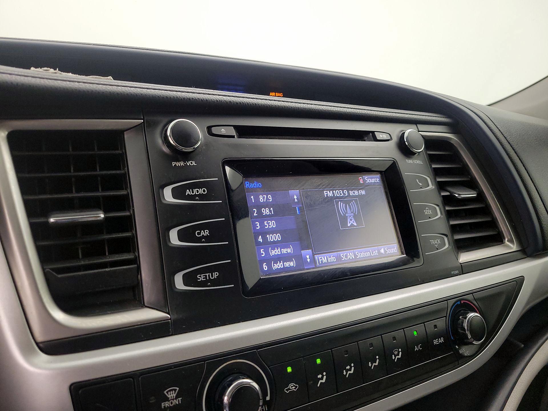 Thumbnail: 2016 Toyota Highlander - 15