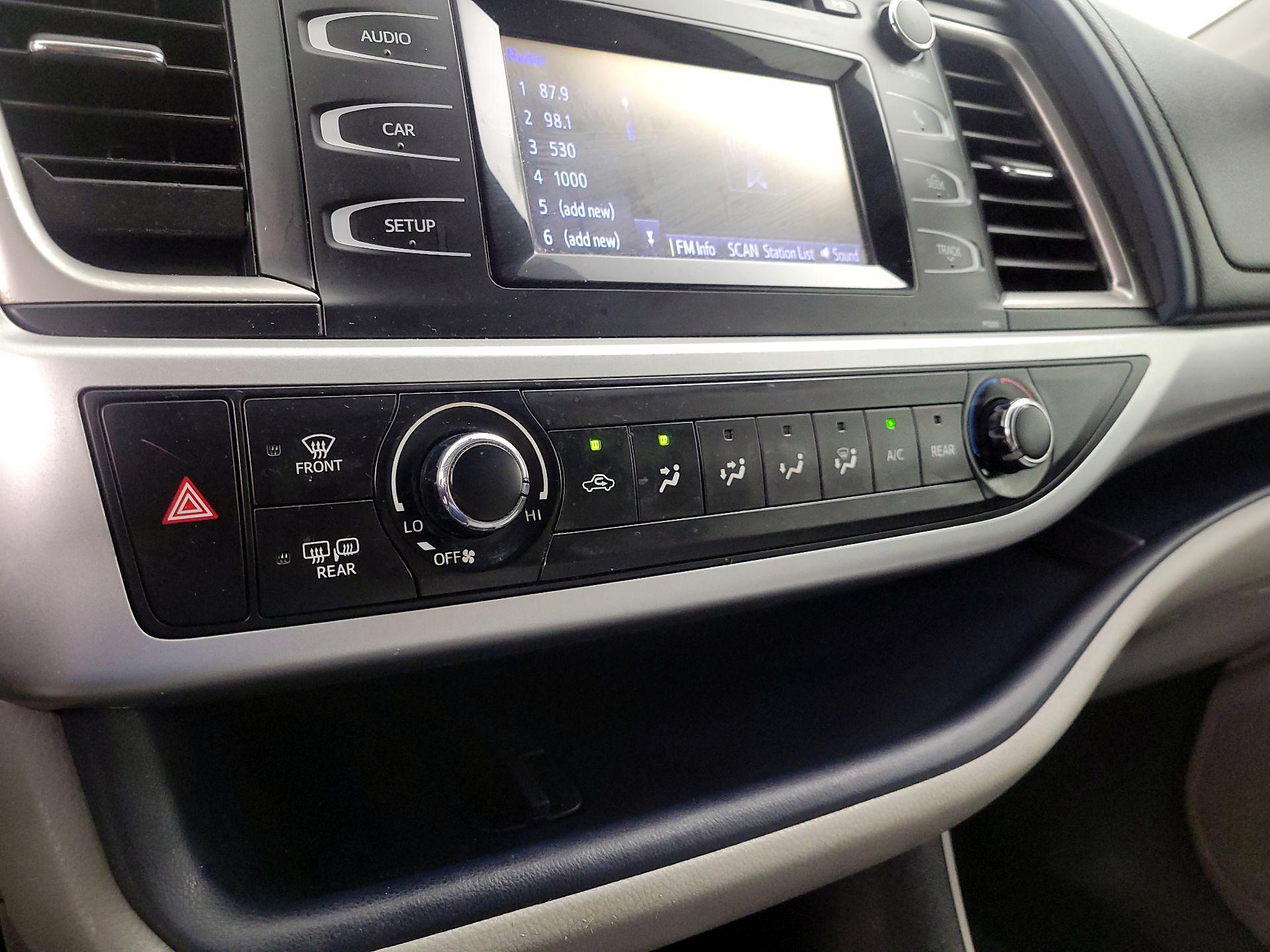 Thumbnail: 2016 Toyota Highlander - 16