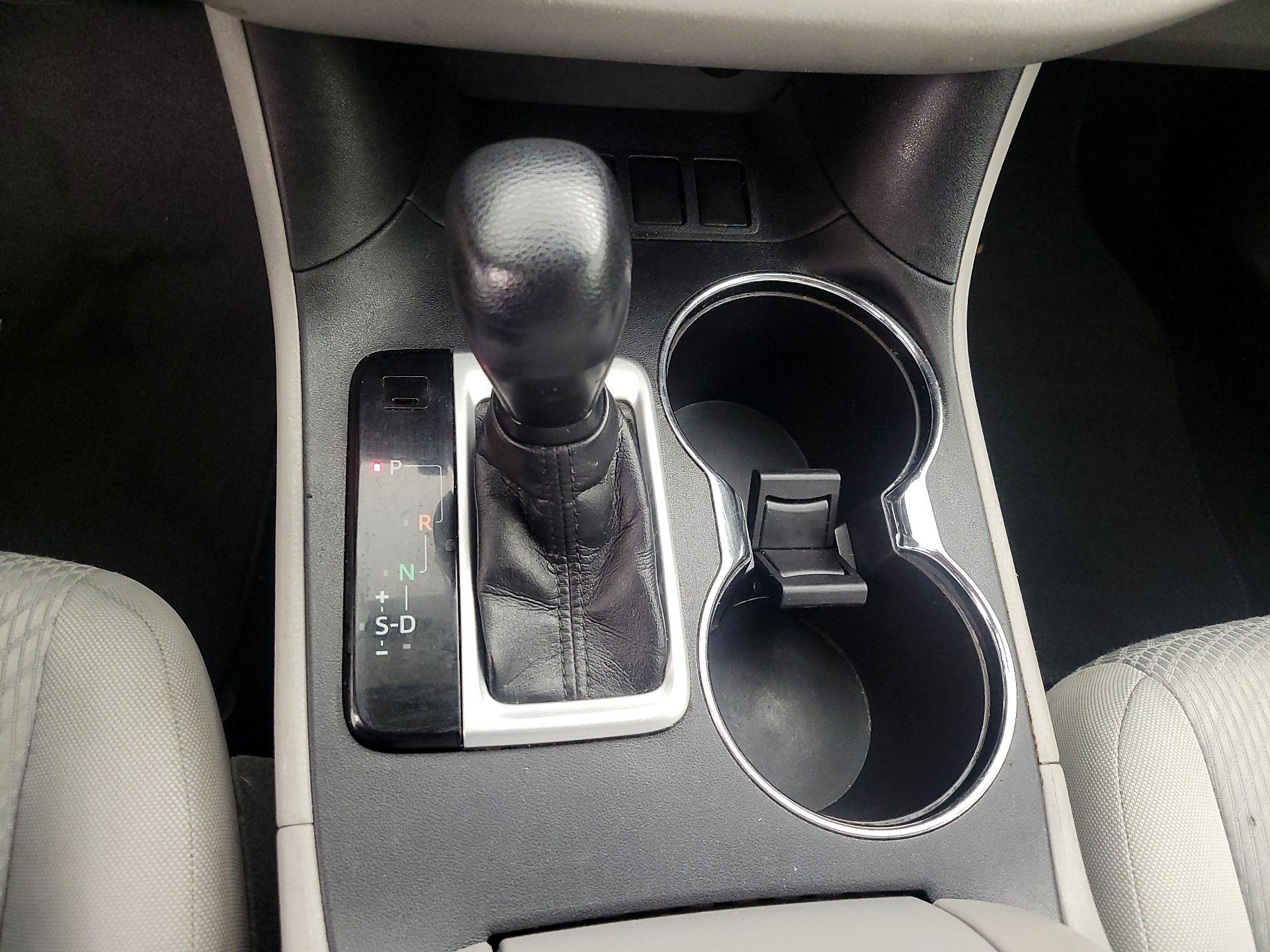 Thumbnail: 2016 Toyota Highlander - 17