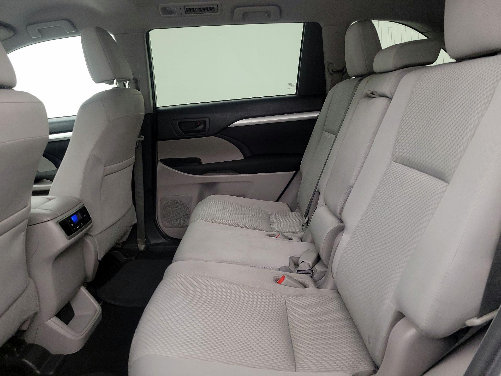 Thumbnail: 2016 Toyota Highlander - 19