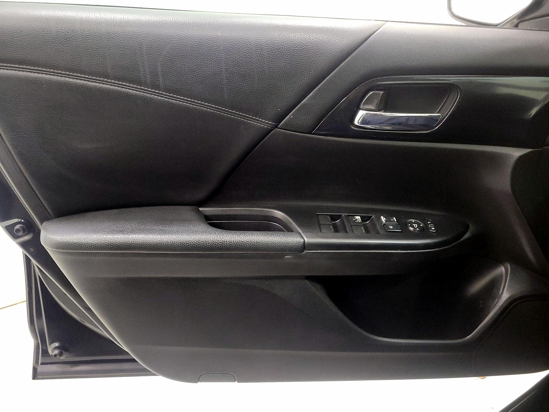 Thumbnail: 2015 Honda Accord - 12