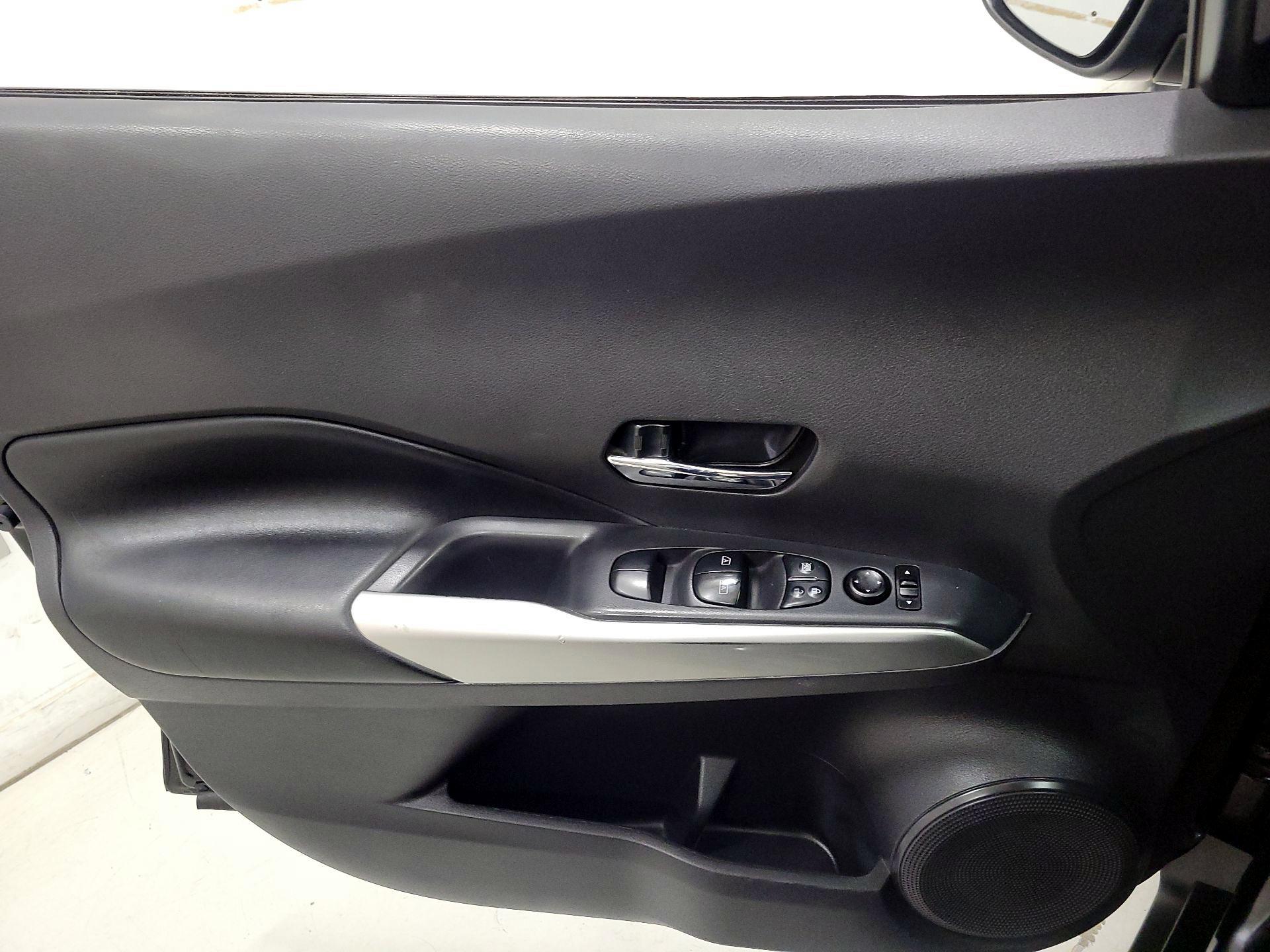 Thumbnail: 2019 Nissan Kicks - 12