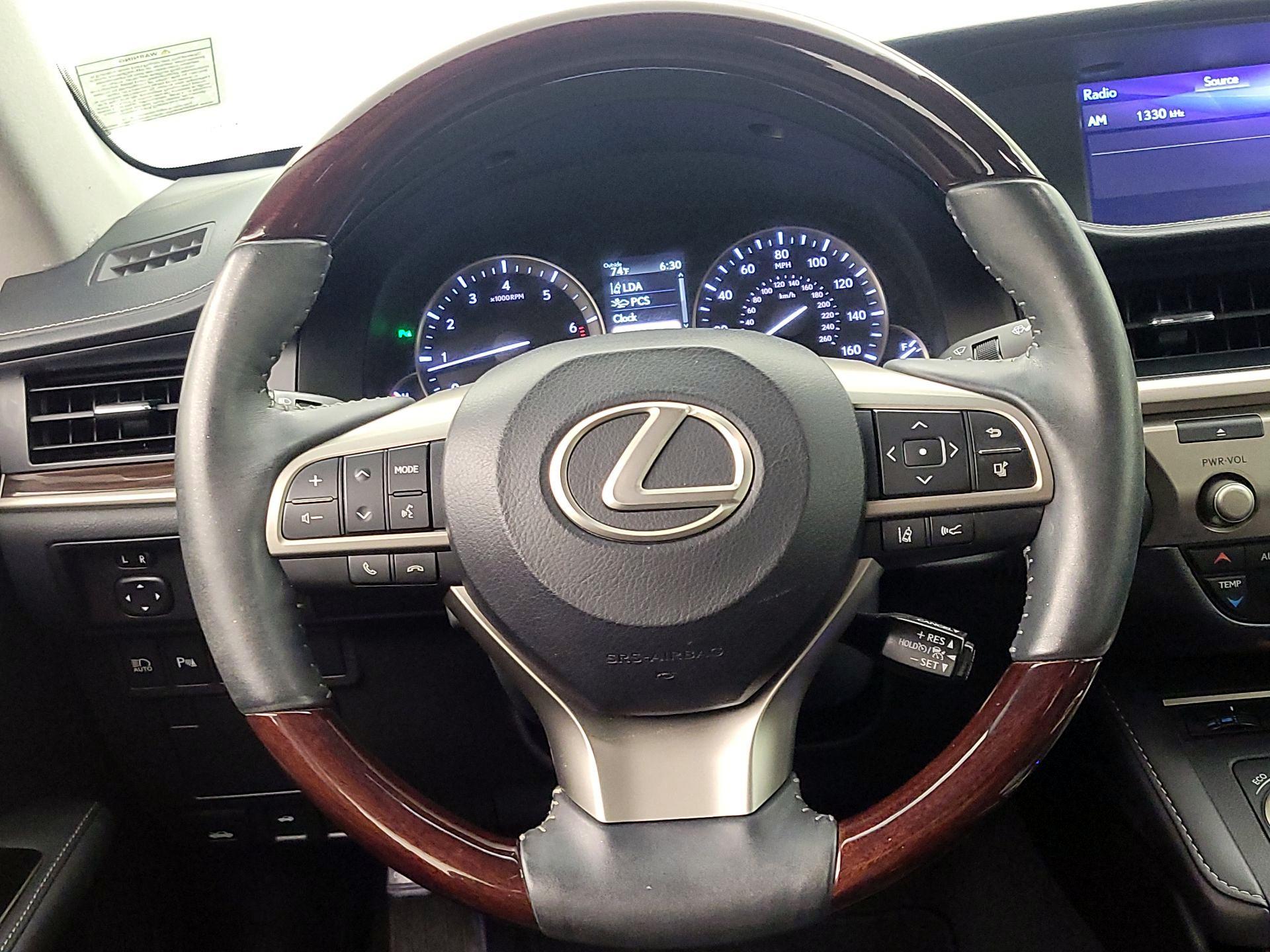 Thumbnail: 2017 Lexus ES - 10