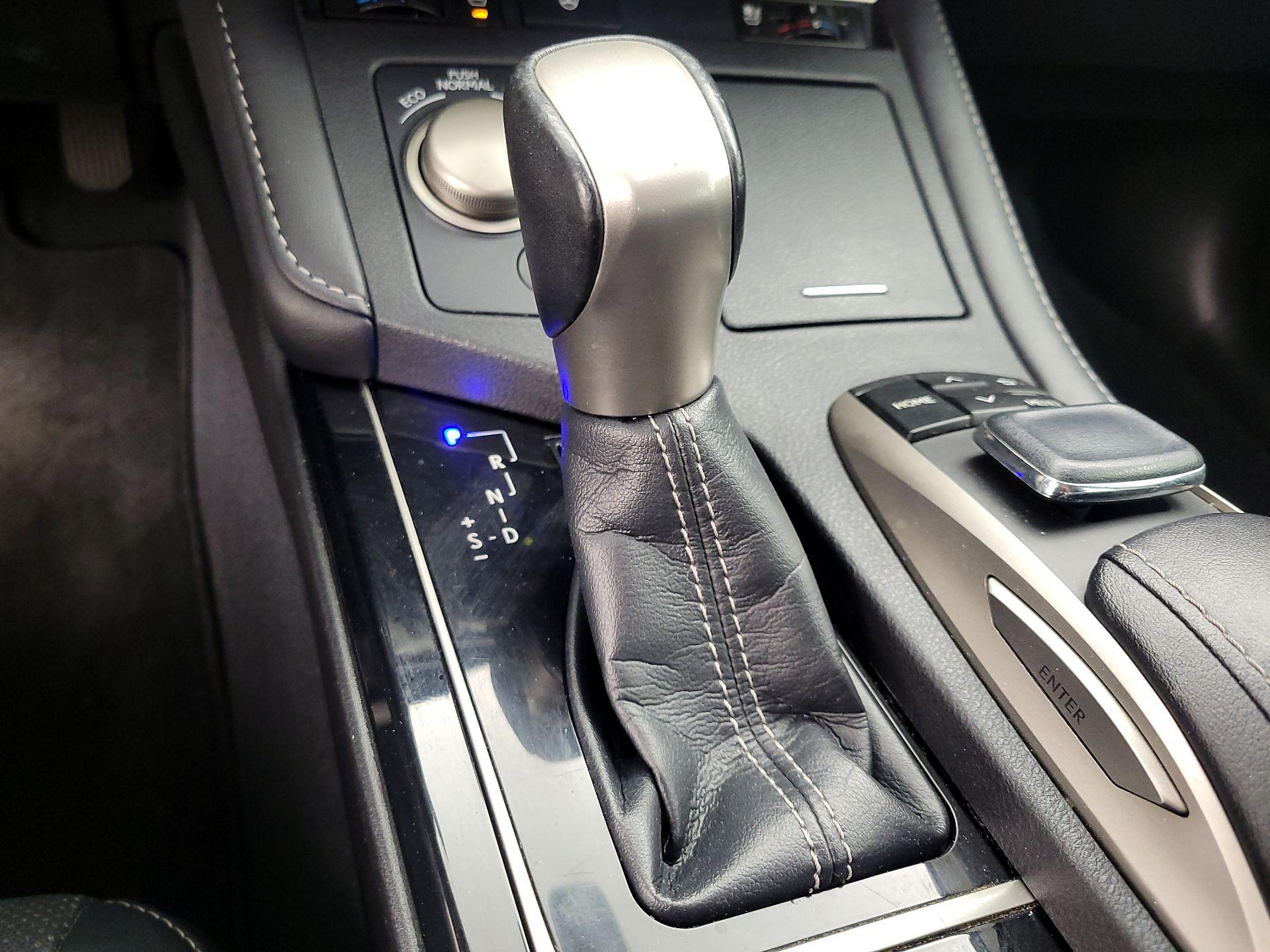 Thumbnail: 2017 Lexus ES - 17