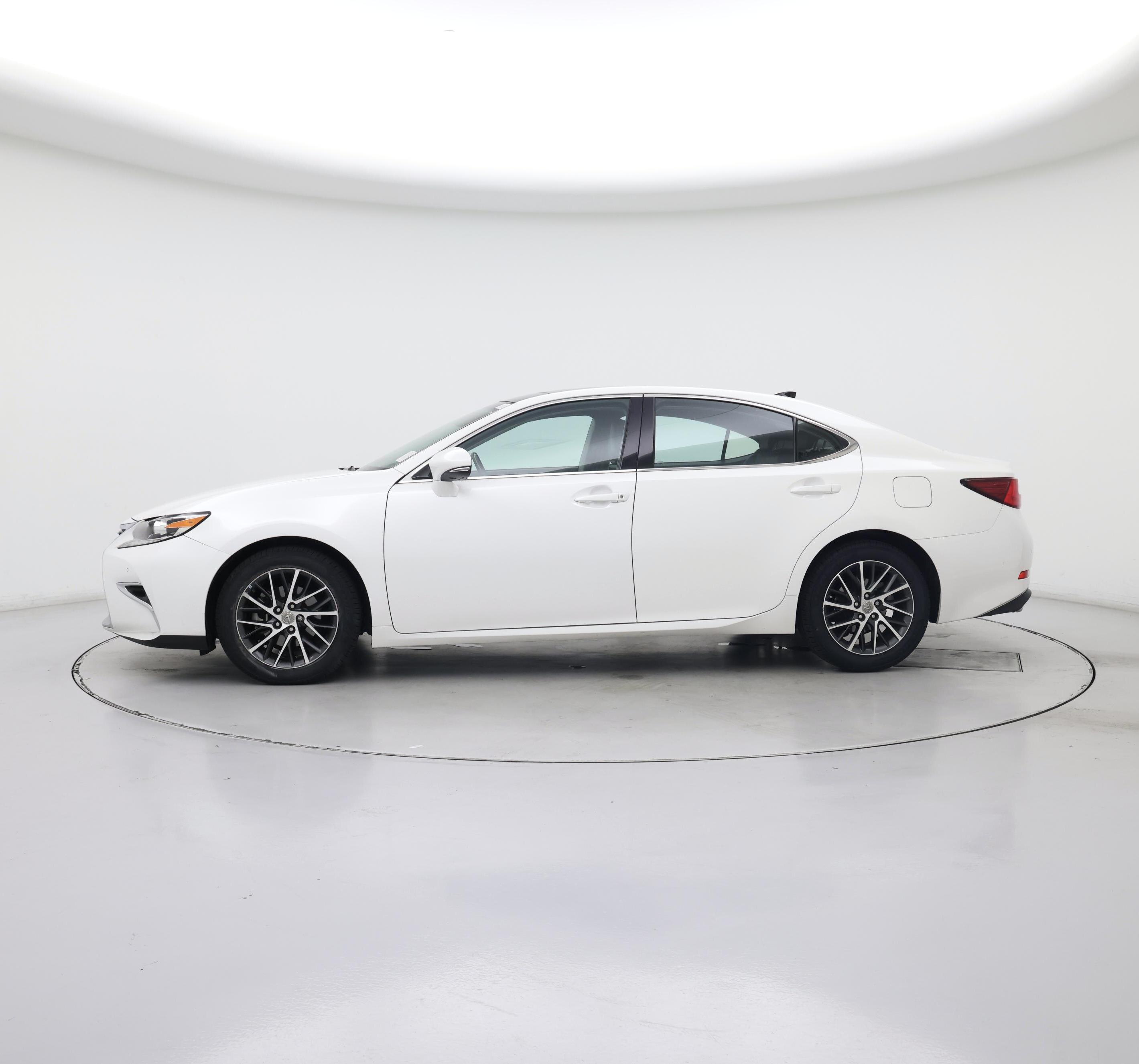 Thumbnail: 2017 Lexus ES - 3