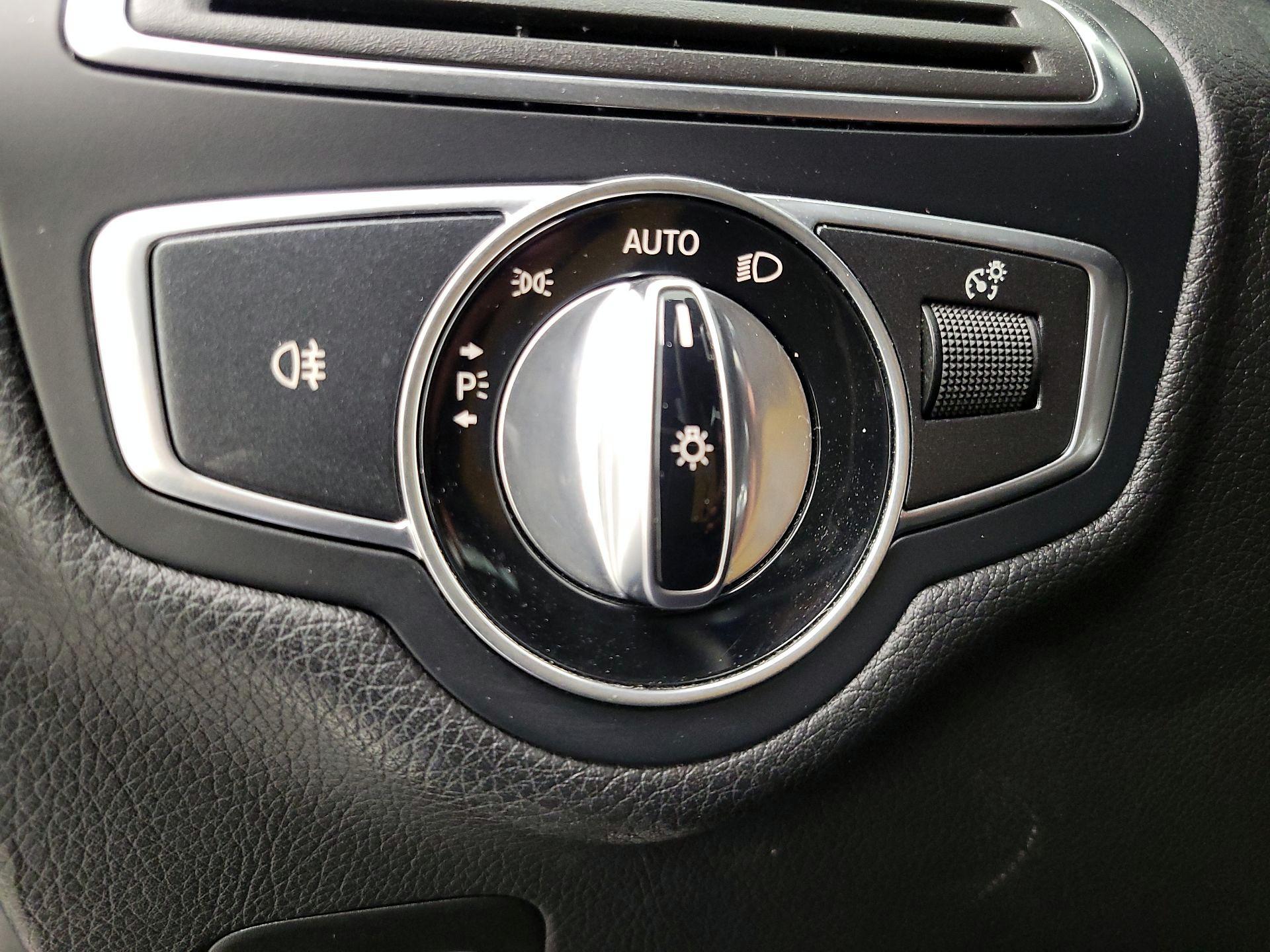 Thumbnail: 2016 Mercedes-Benz C-Class - 13
