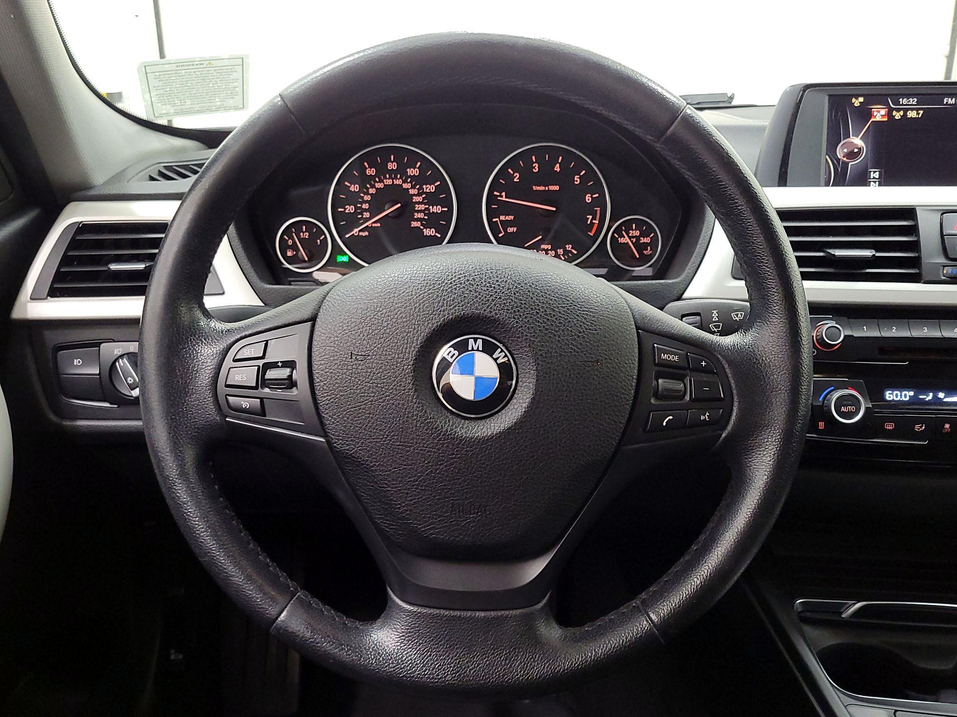 Thumbnail: 2017 BMW 3 Series - 10